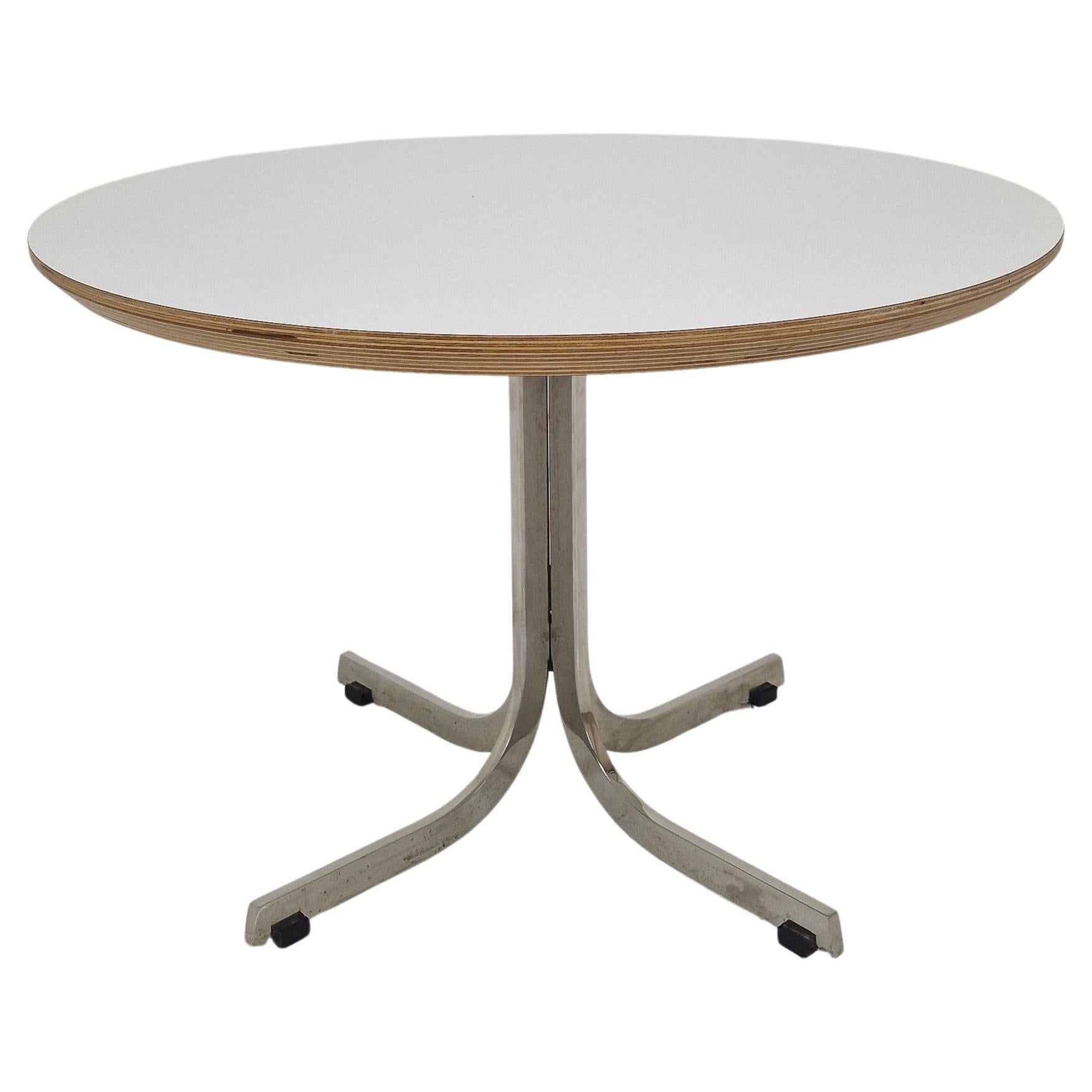 "Circle" Coffee or Side Table by Pierre Paulin for Artifort in vendita