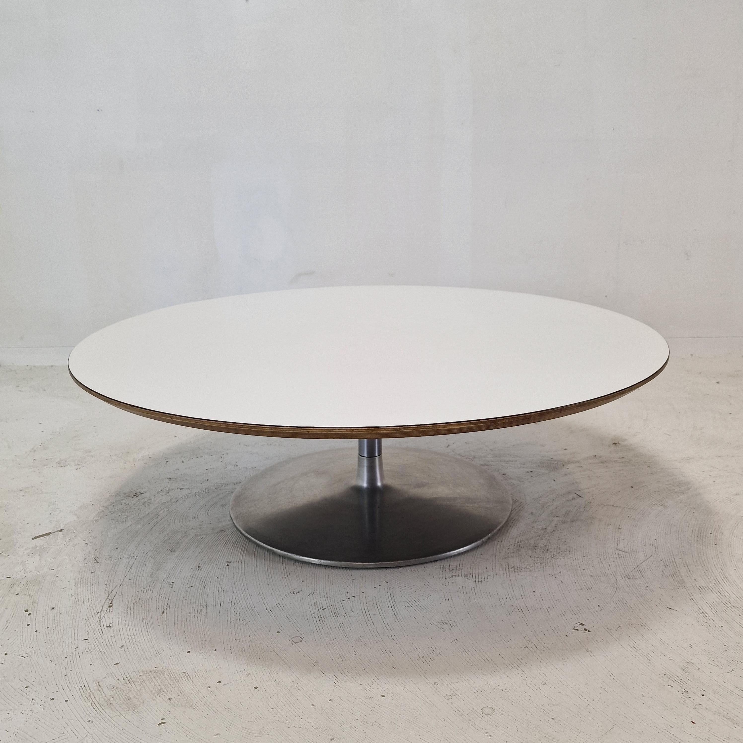 Very nice round coffee table, designed by Pierre Paulin in the 1960s. 
This particular table is fabricated end 60's.

The name of the table is 