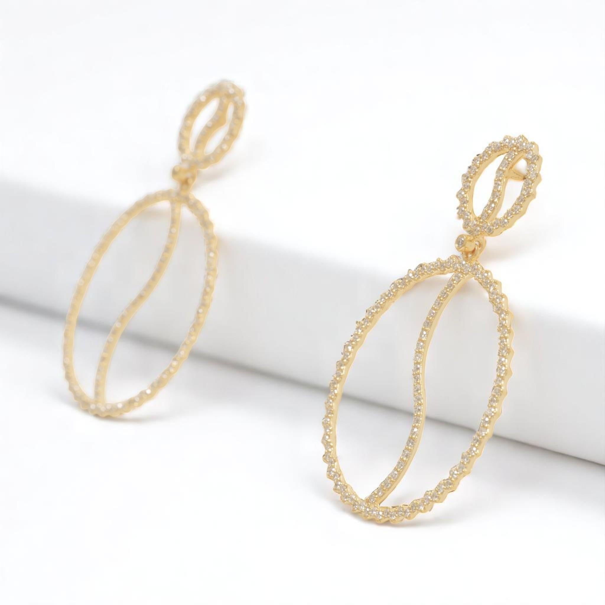 Boucles d'oreilles pendantes en or massif 14k avec diamant en forme de cercle (certifié) Neuf - En vente à New Delhi, DL