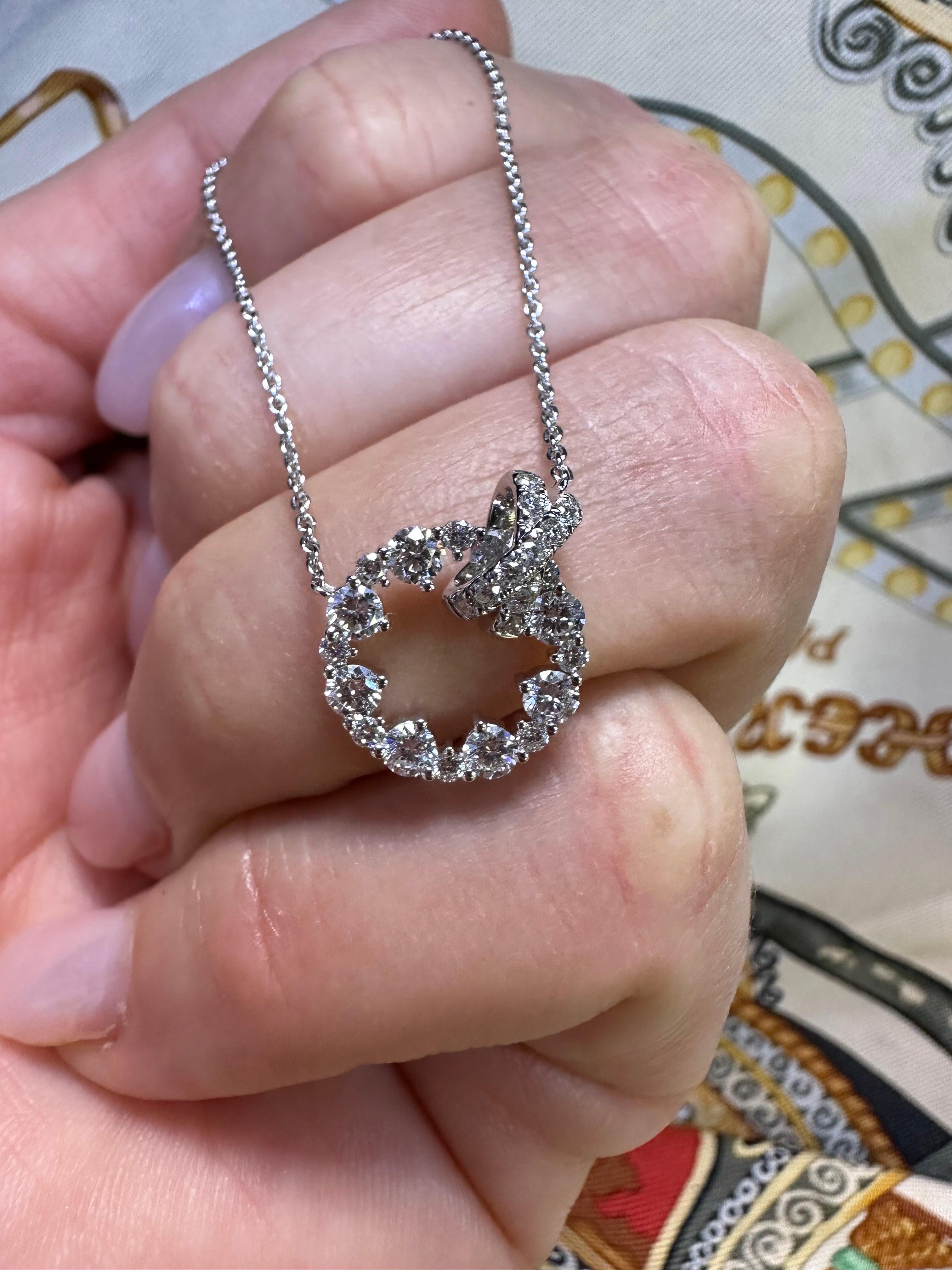Circle diamond pendant necklace 18KT gold In New Condition For Sale In Boca Raton, FL