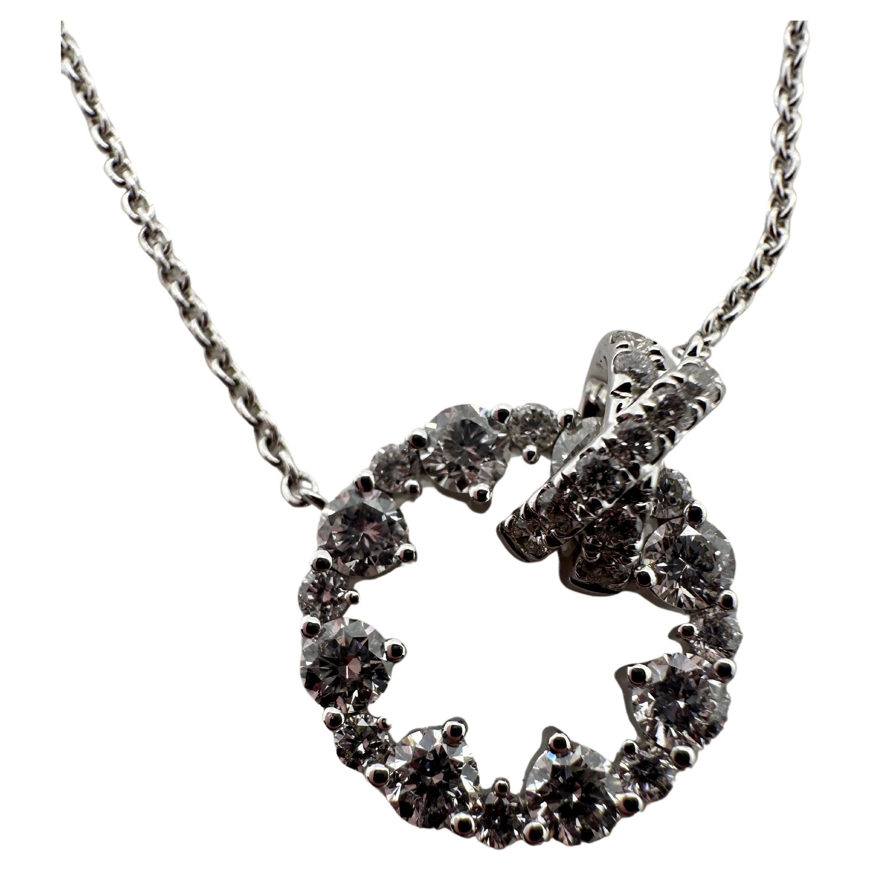 Collier avec pendentif en diamant en forme de cercle or 18KT en vente