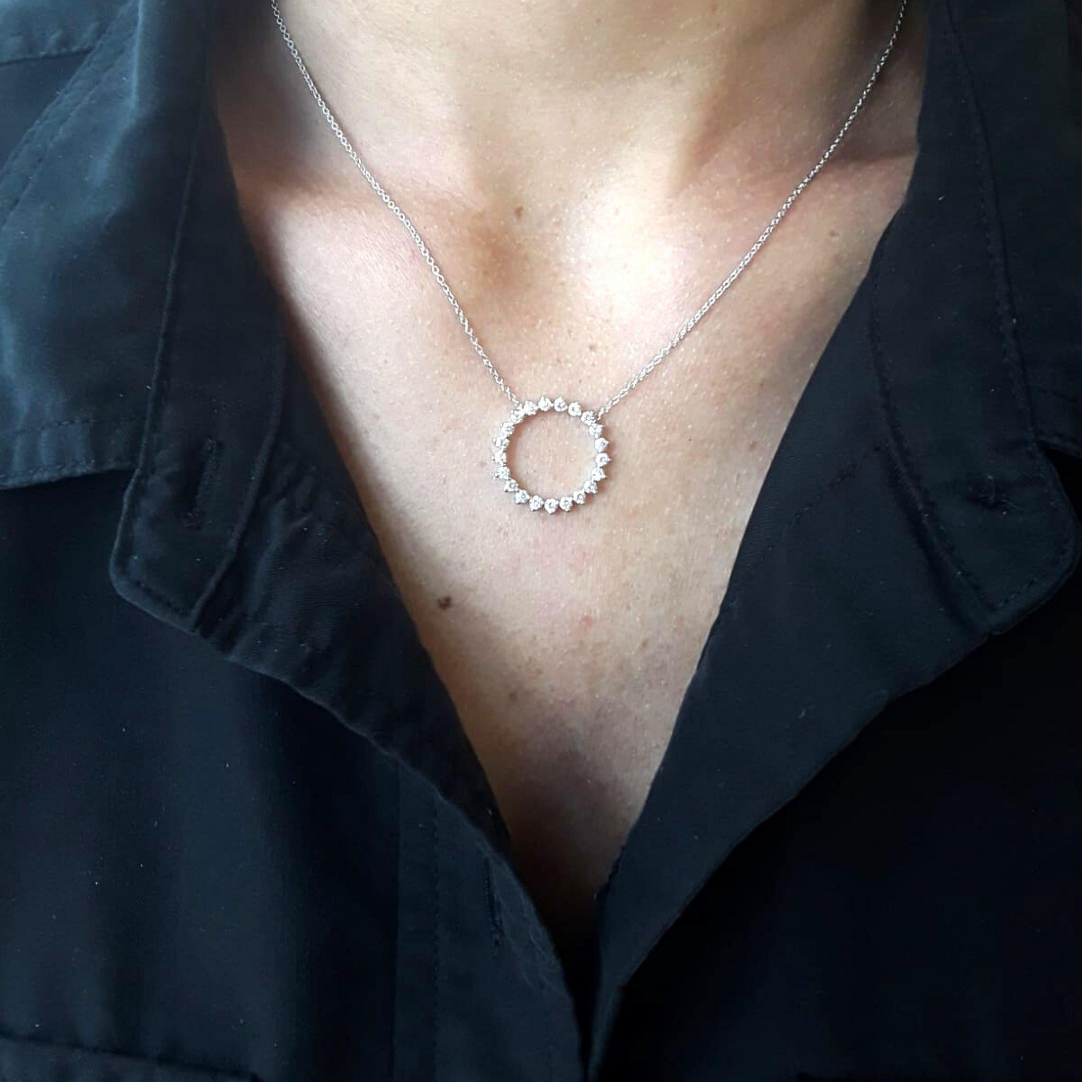 Circle Diamond Pendant Necklace In New Condition In Miami, FL