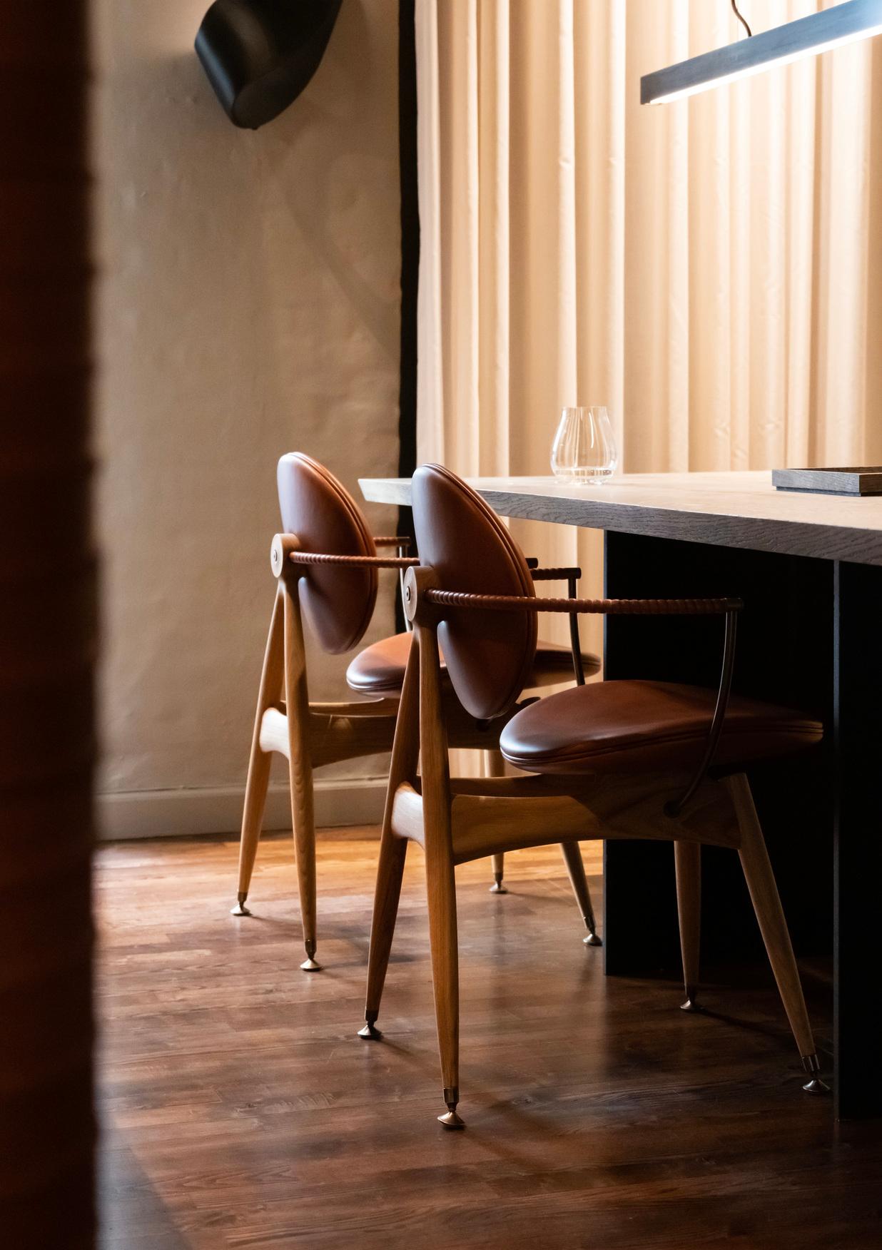 From ancient mathematicians like Euclid, to Leonardo da Vinci, to Denmark’s own Hans J. Wegner, the circle has always fascinated dreamers and makers. As a symbol of beauty and balance, the ‘perfect geometry’ of the circle has inspired the curiosity