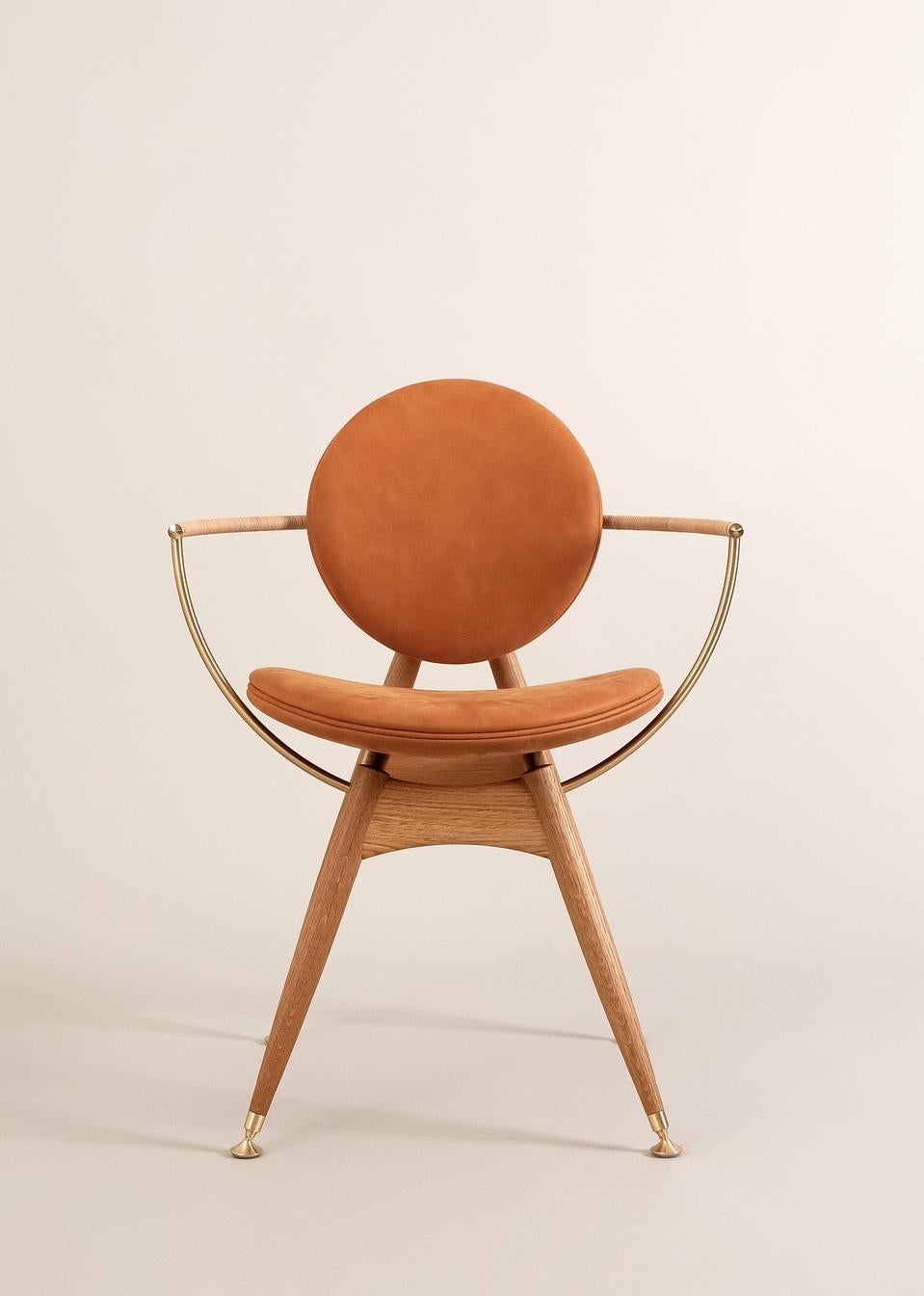 Mid-Century Modern Circle Dining Armchair - Oak & Leather Elegance Whiskey - by Overgaard & Dyrman