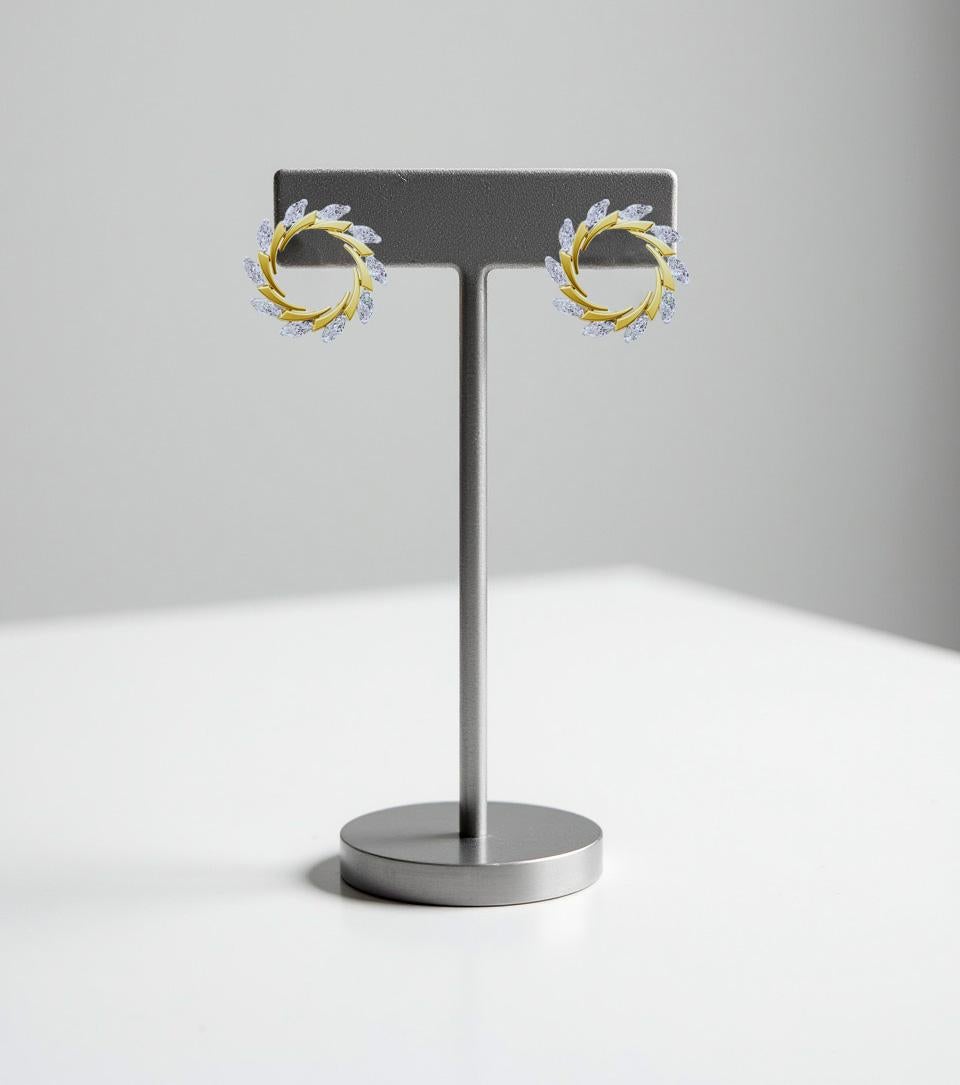 Orecchini a cerchio con Moissaniti Marquise. Orecchini con moissaniti. Orecchini a cerchio con moissaniti. Orecchini a perno di eternità con moissaniti dal taglio marquise

Peso: 4 gr
Metallo: oro 14k

Dimensioni: 15 mm 
Pietre preziose: moissaniti