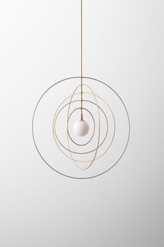 Colgante móvil circular Escultura cinética LED con vidrio soplado y anillos de latón