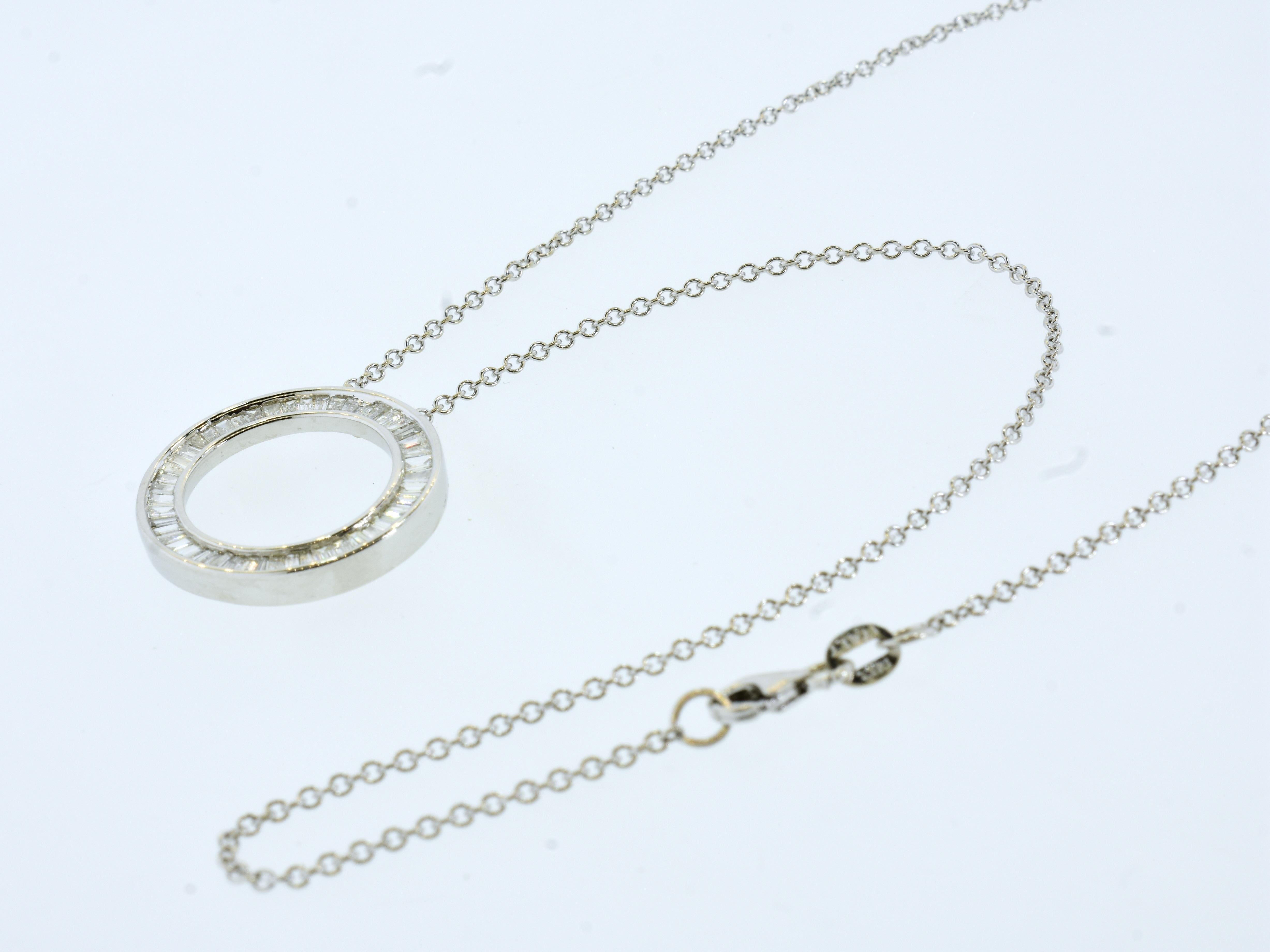 Halskette mit Diamant-Anhänger im Kreis mit 1,50 Karat feinen Diamanten im Fancy-Schliff (Zeitgenössisch) im Angebot