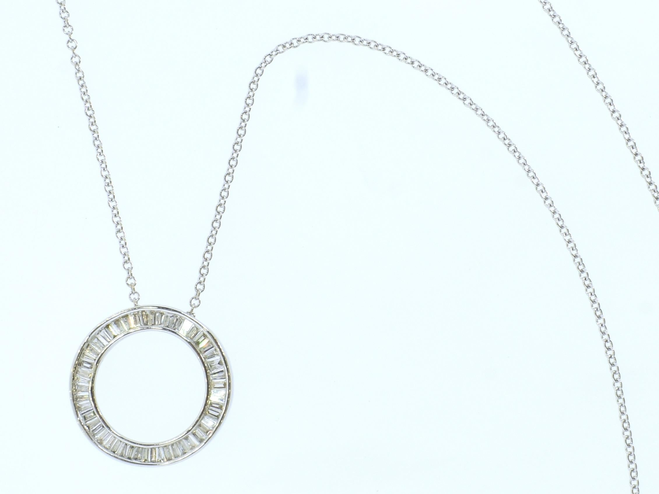 Circle of Diamond Pendant Necklace with 1.50 cts of Fine Fancy cut Diamonds In Excellent Condition For Sale In Aspen, CO