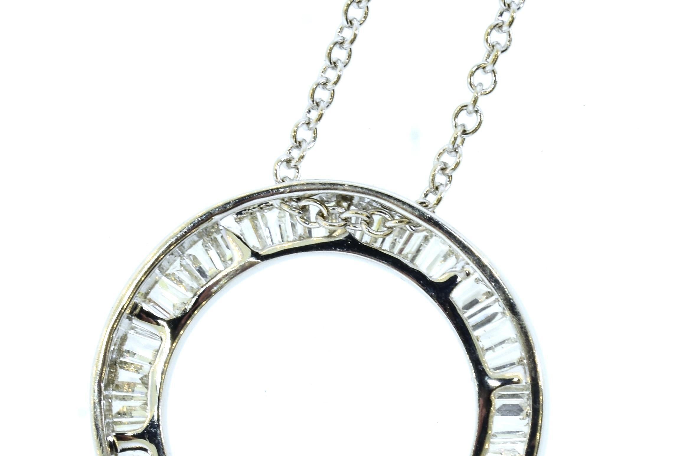 Women's or Men's Circle of Diamond Pendant Necklace with 1.50 cts of Fine Fancy cut Diamonds For Sale