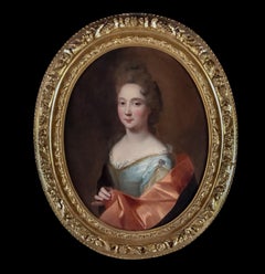 Portrait d'une femme en robe argentée, peinture à l'huile dans un cadre sculpté et doré exceptionnel