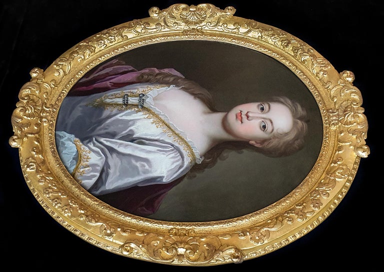 PORTRAIT of a Lady in a Silver Silk Dress c.1725, Outstanding Gilded Frame - Old Masters Painting by (Circle of) Godfrey Kneller