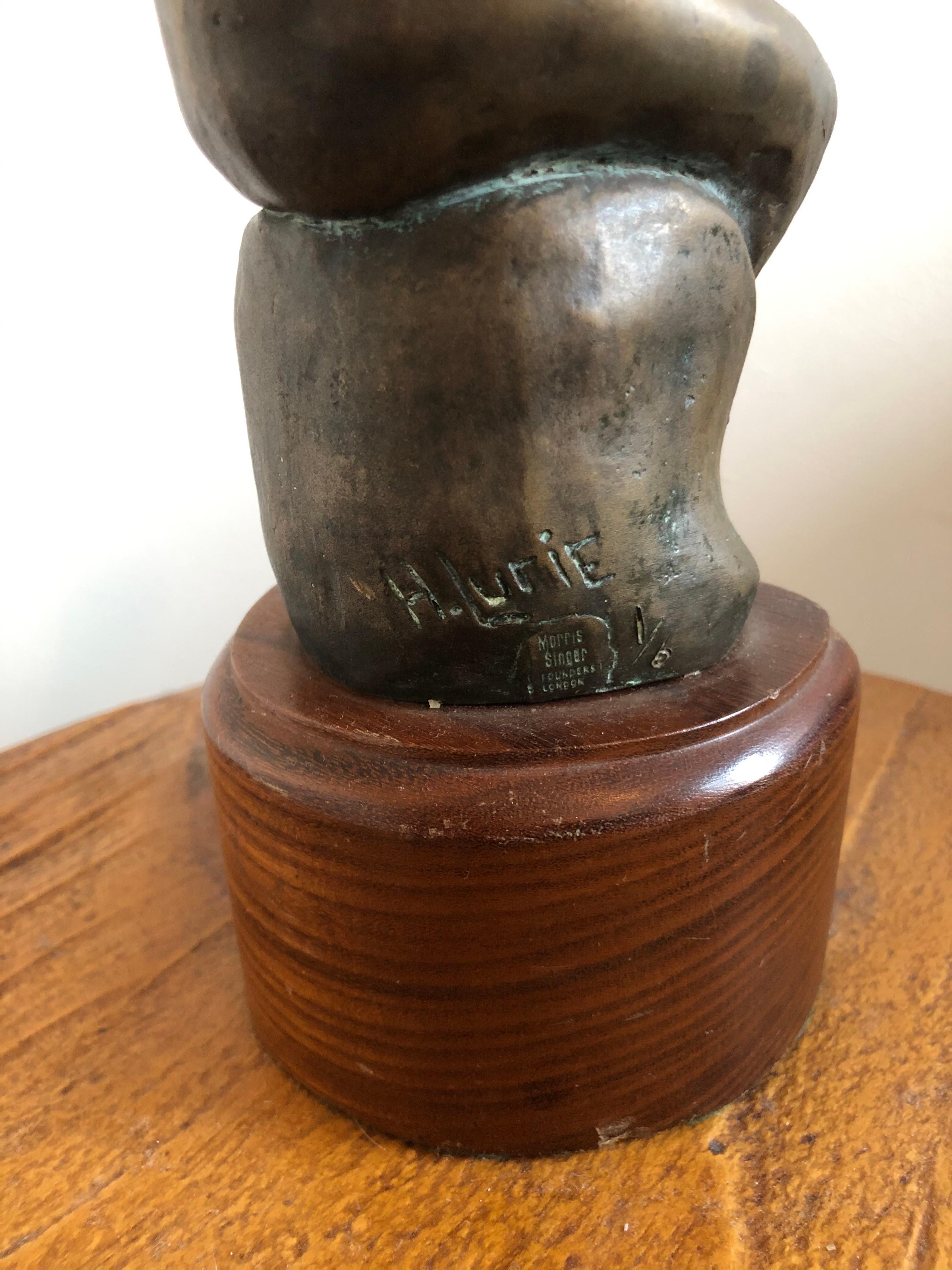 Metà XX secolo Cerchio di Henry Moore, scultura in bronzo del 1960 circa, firmata H. H. Lurie in vendita