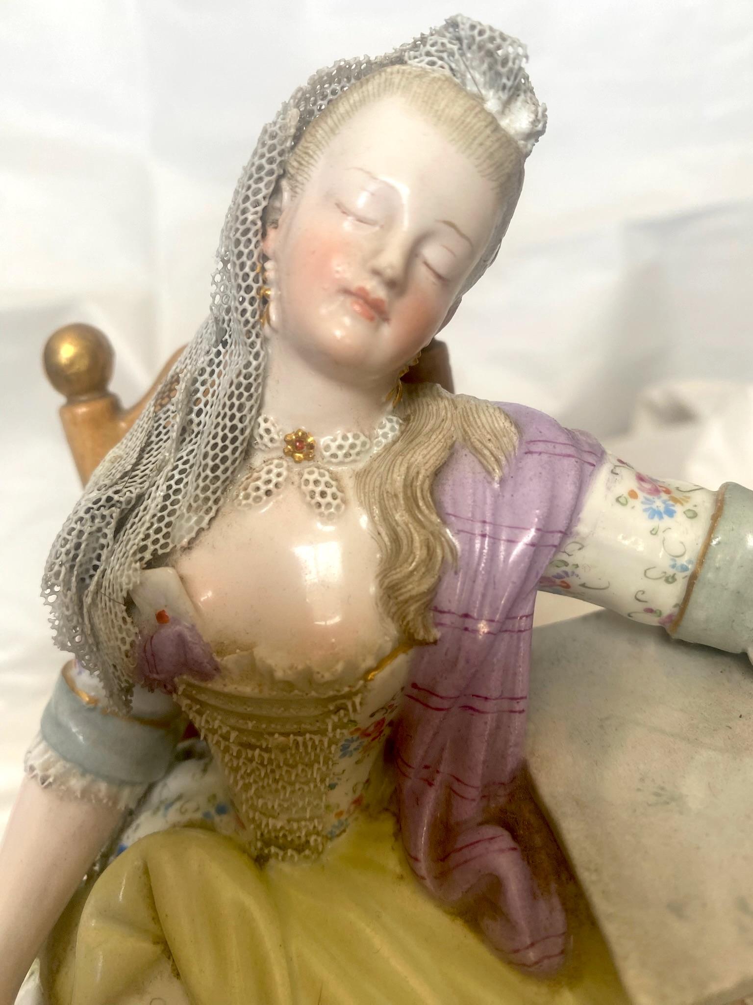 Meissen, Louise endormie, d'après un dessin de Greuze, figurine du XIXe siècle - Sculpture de (Circle of) Jean Baptiste Greuze