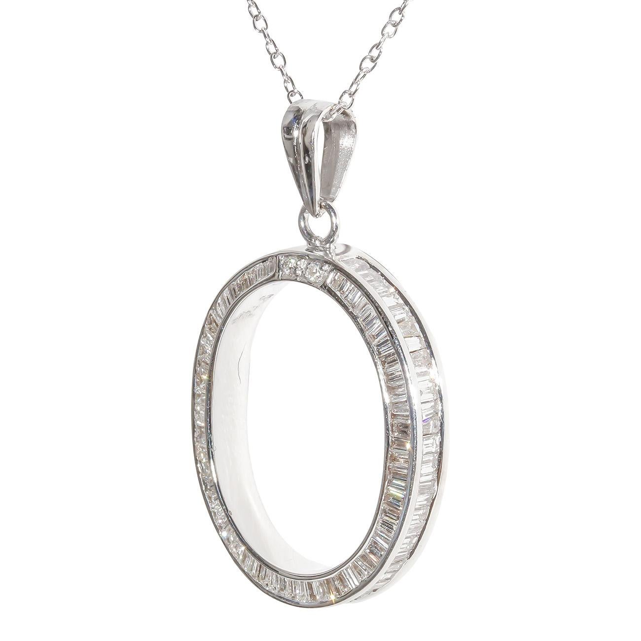 Pendente Circle of Life in oro bianco 18 carati con diamanti baguette incastonati. D2,33ct.t.w.