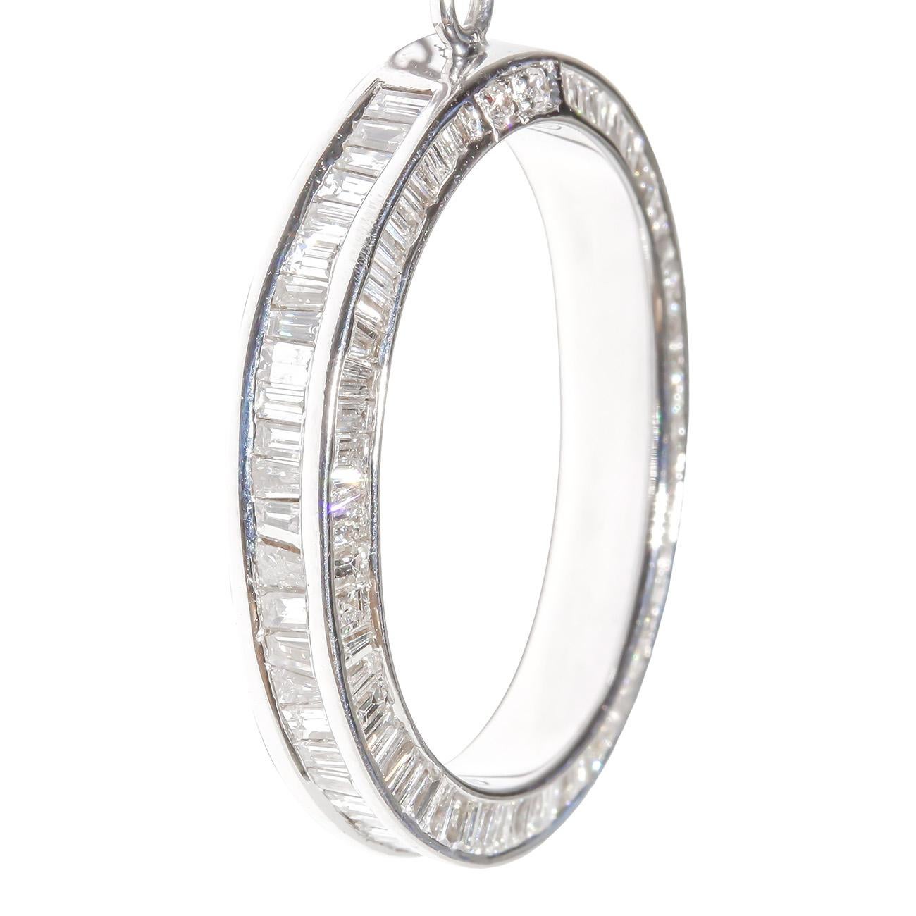 Ciondolo a forma di cerchio della vita con diamanti baguette.  D2,33ct.t.w. In condizioni Nuovo in vendita a Los Angeles, CA
