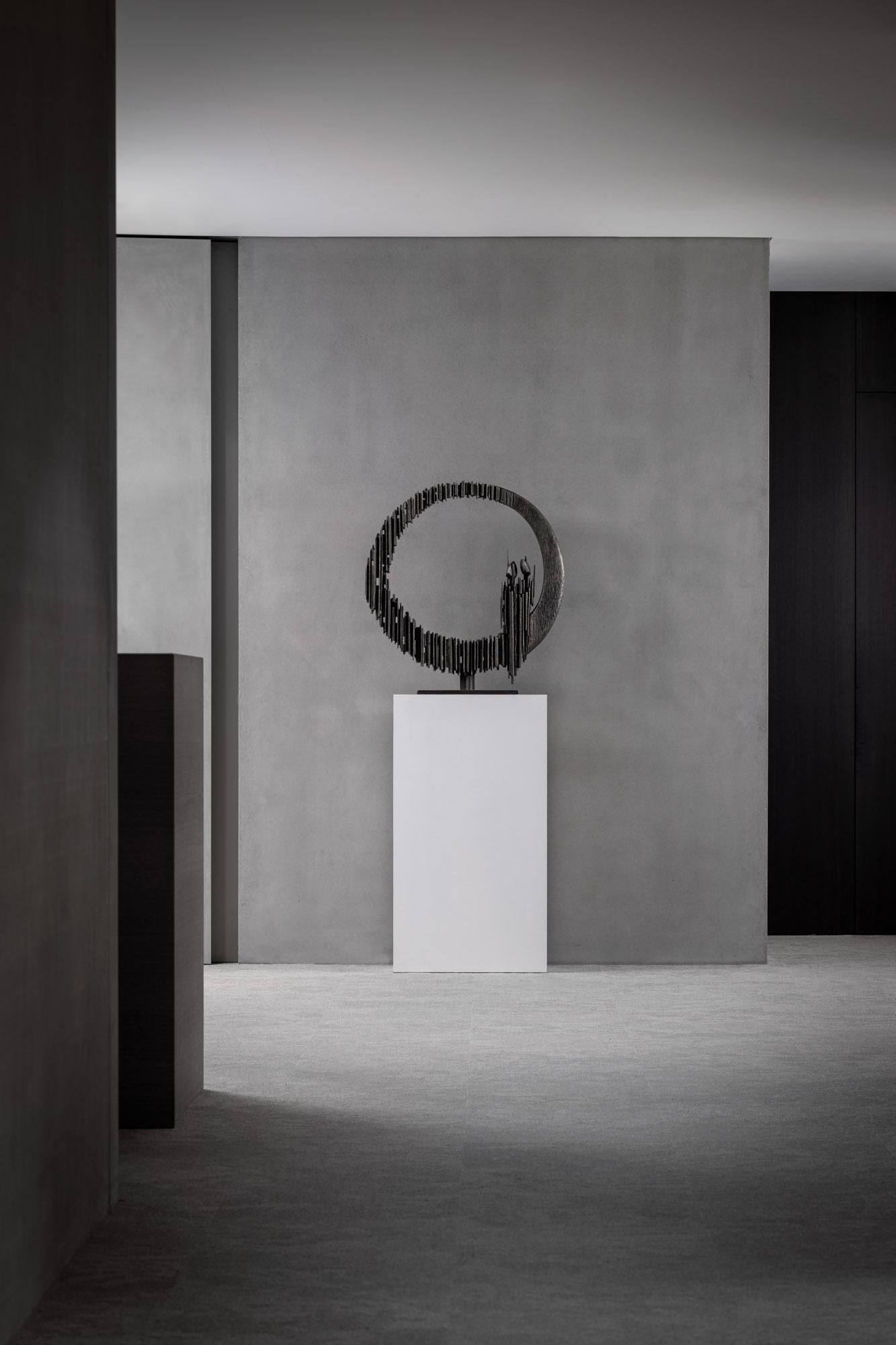 Belge Sculpture en bronze Circle Of Love par Gardeco Objects en vente