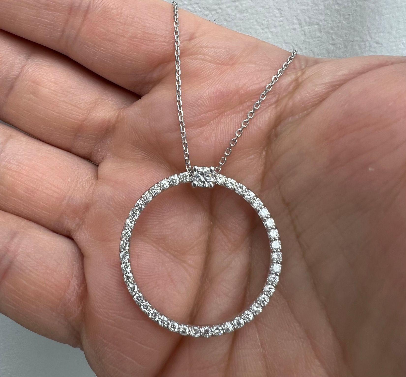 Kreis der Liebe Diamant-Anhänger mit 0,25 Karat Diamant auf der Oberseite, 14 Karat Weißgold (Rundschliff) im Angebot