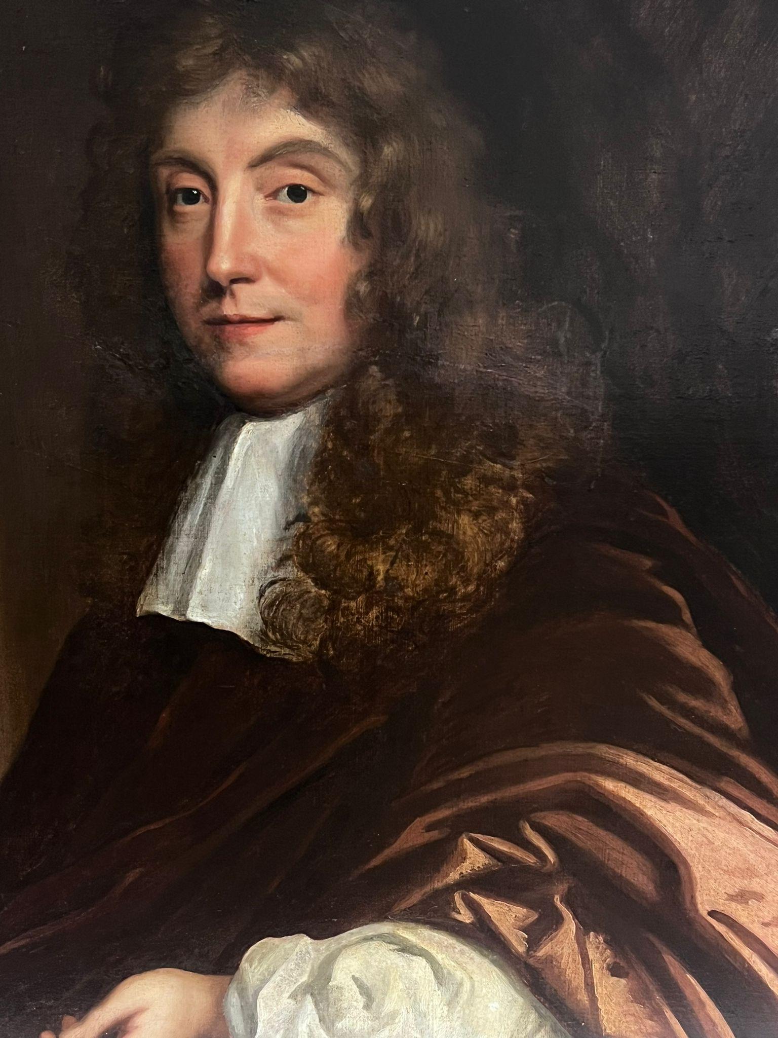 Fine peinture à l'huile britannique du 17e siècle représentant un gentleman en robe de soie 2