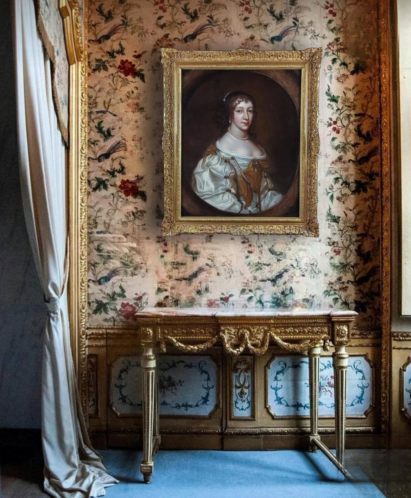 Portrait d'une femme en robe de soie argentée et perles, vers 1660, peinture à l'huile sur toile - Painting de (Circle of) Sir Peter Lely