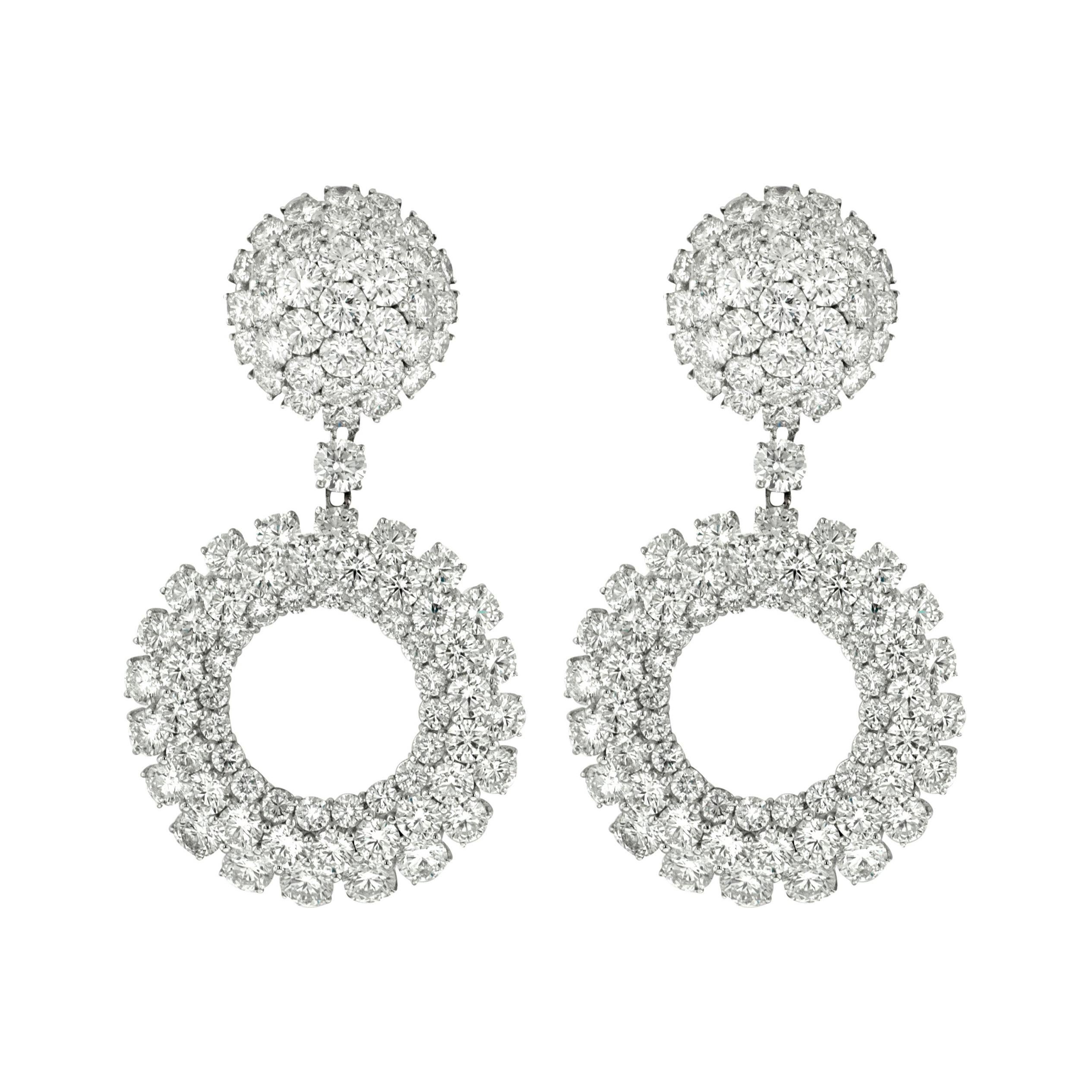Boucles d'oreilles à la mode en or blanc avec diamants en forme de cercle pavés et diamants taille brillant