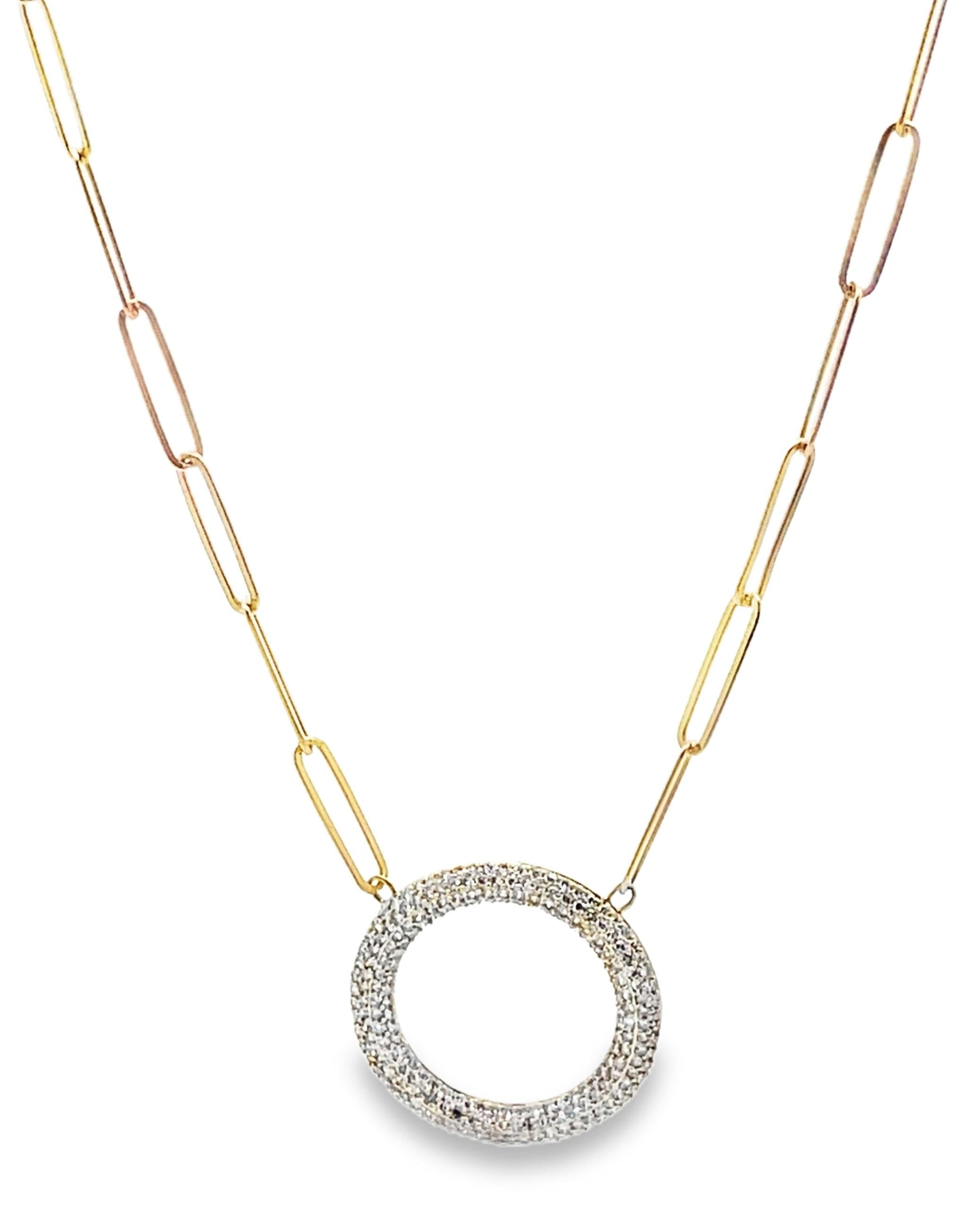 Catena fermacarte in oro giallo 14K con un ciondolo a forma di cerchio con diamanti del peso totale di 0,50 carati.  

- La collana è regolabile da 16 a 18 pollici 