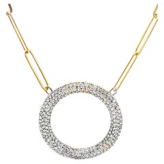 Collana con ciondolo a forma di cerchio con catena a graffetta in oro giallo 14K e diamanti rotondi