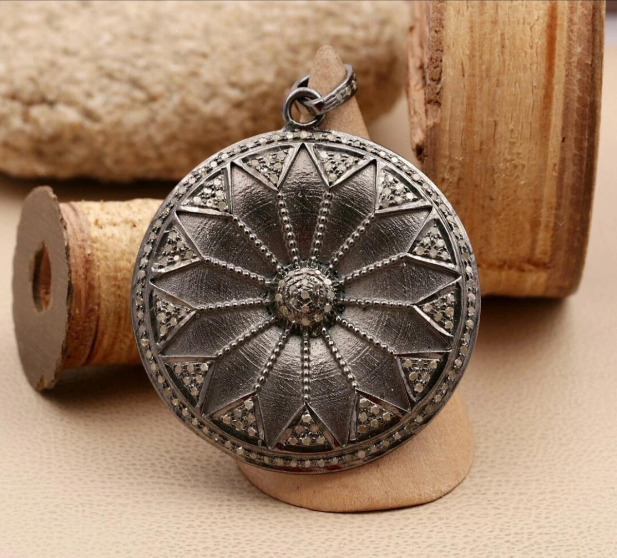 Circle Pendant Pave Diamond 925 Silver Diamond Circle Design Pendant Gift.

Base Metal
Sterling Silver, 925 parts per 1000
Metal
Sterling Silver
Main Stone Shape
Round
Pendant Shape
Circle
Size
40mm Approx
Main Stone
Diamond
Metal Purity
925 parts