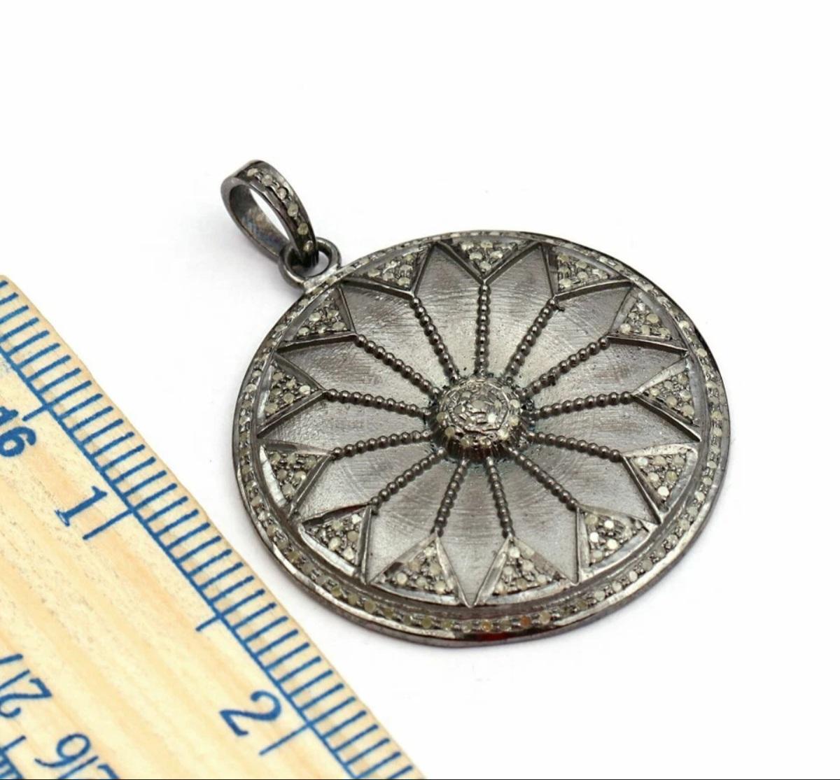 Ciondolo a forma di cerchio con pavé di diamanti in argento 925 Ciondolo a forma di cerchio con diamanti Regalo. in vendita 2