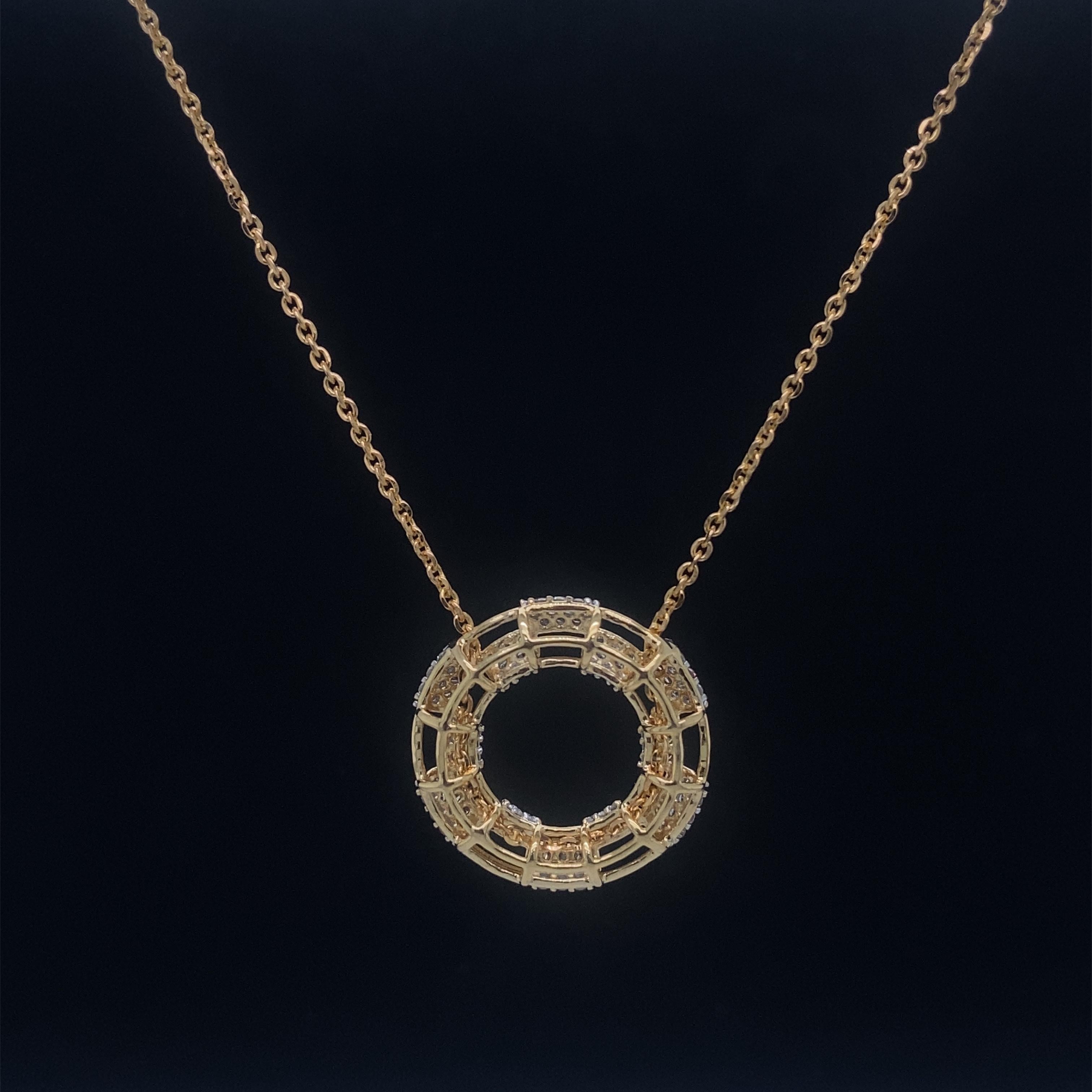Circle Round Diamonds Pendant Necklace in 18k Solid Gold For Sale 4