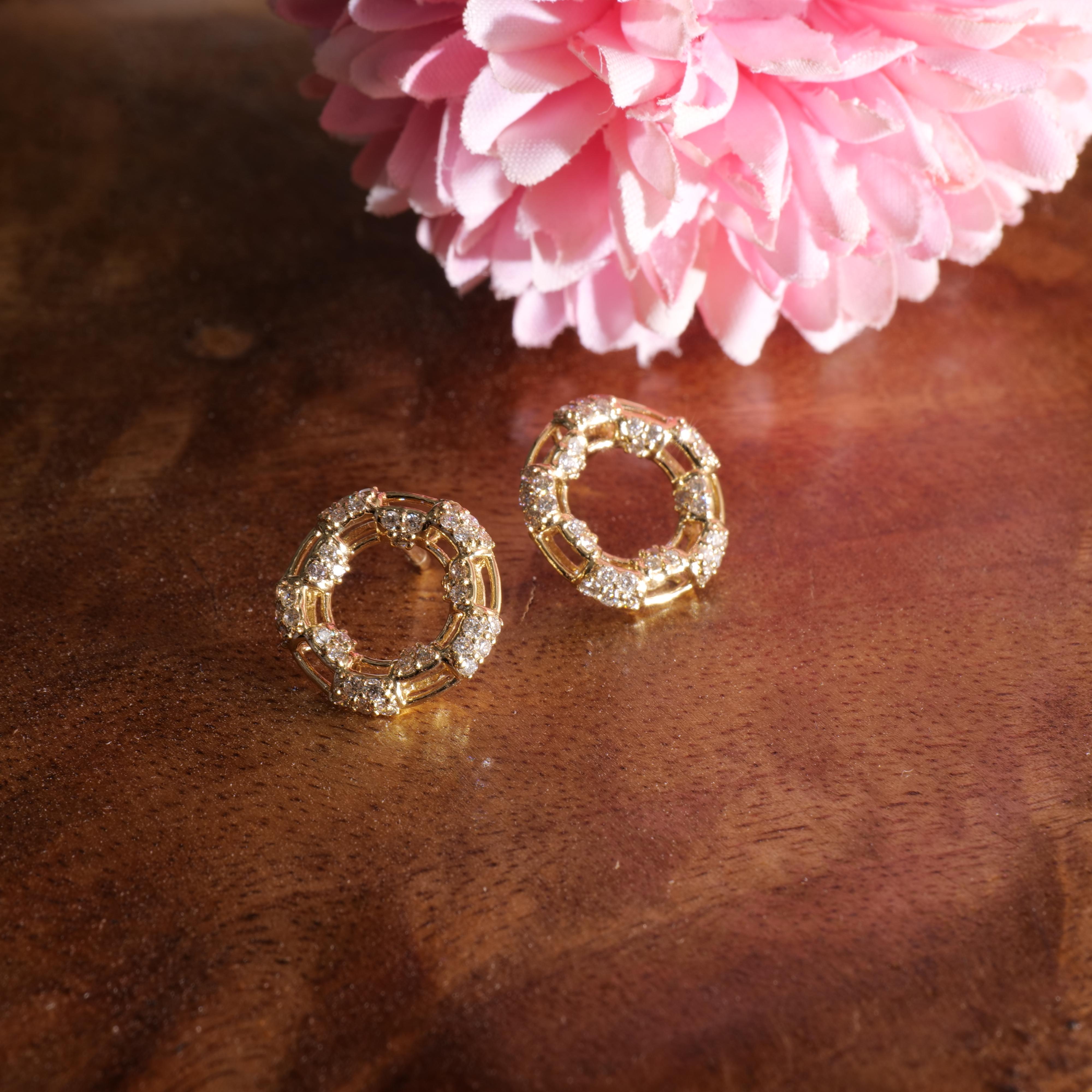 Circle Round Diamonds Stud Earrings in 18K Solid Gold For Sale 4