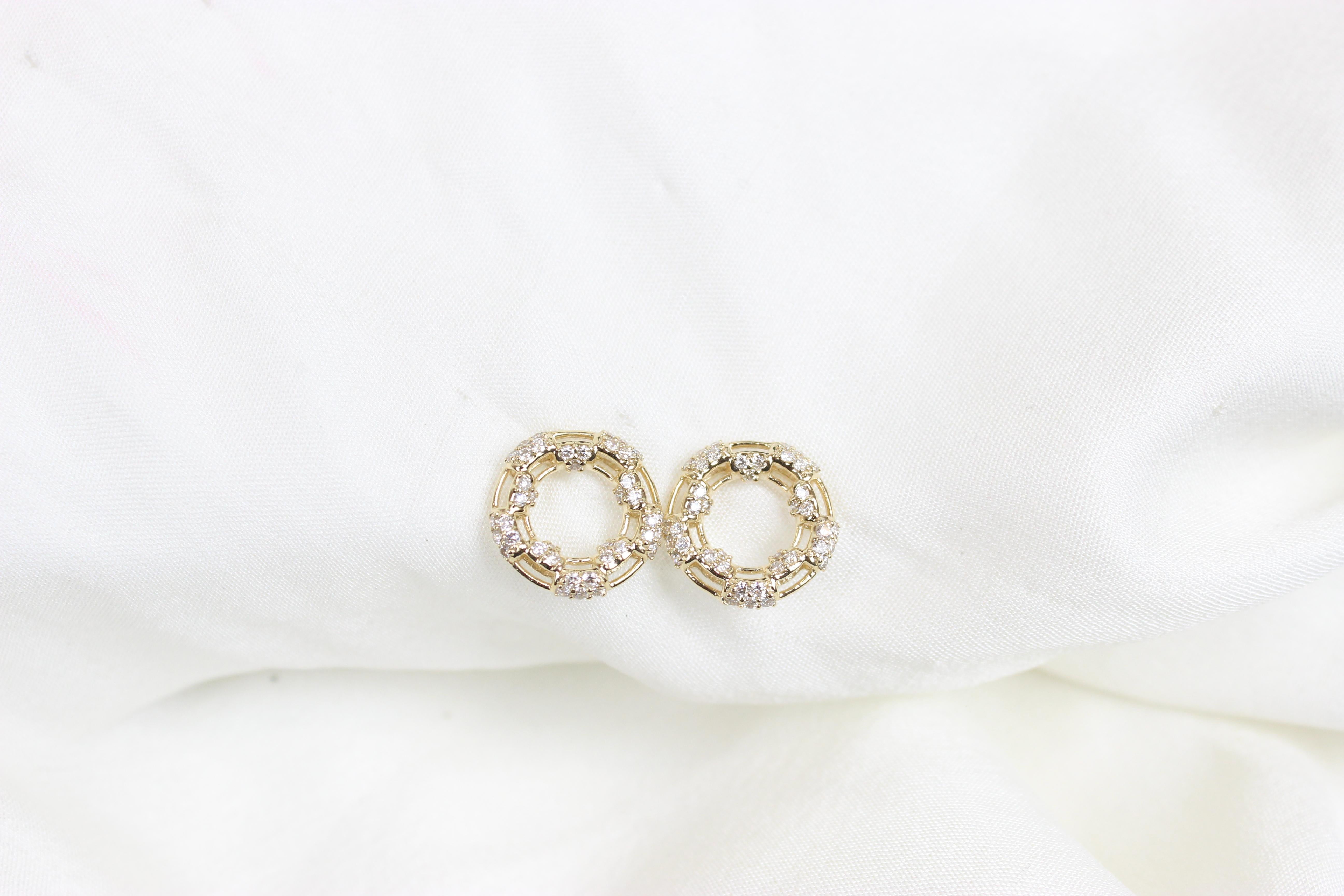 Circle Round Diamonds Stud Earrings in 18K Solid Gold For Sale 2