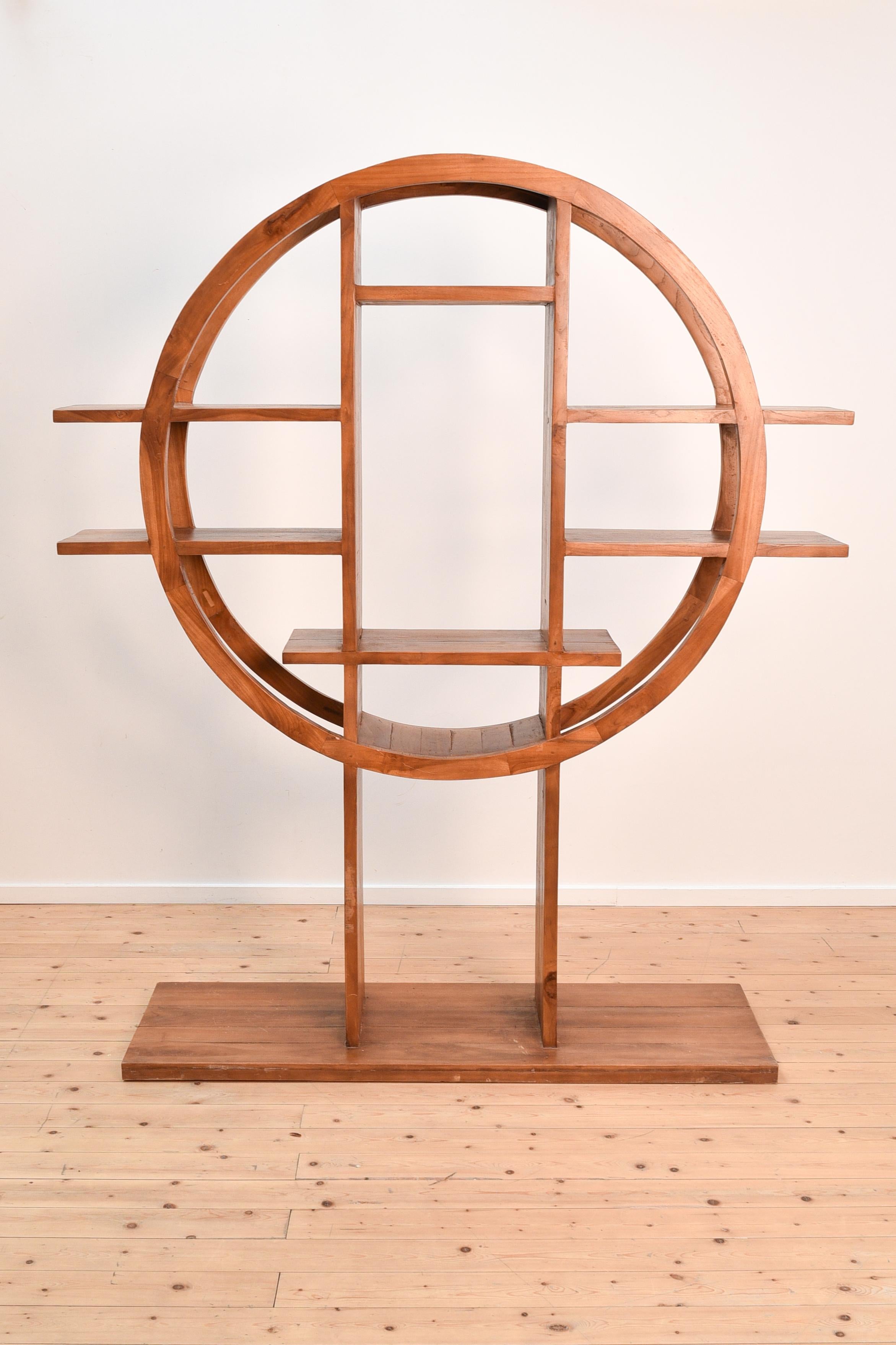 Circle-shaped book shelf in tropical wood. Can be used as room divider or simply to display books or decorative items. 