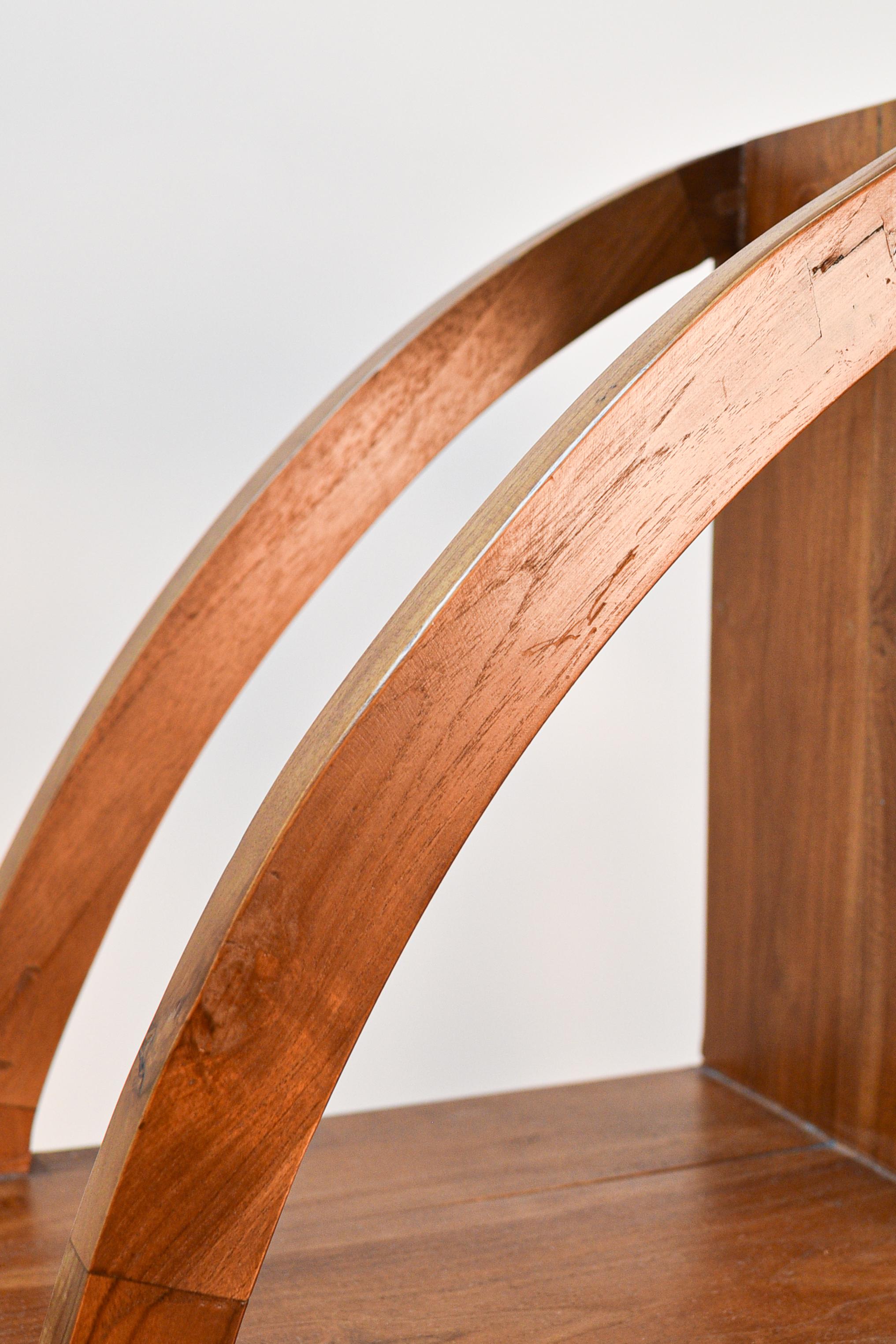 Mid-Century Modern Étagère/Diviseur de livres en forme de cercle en bois tropical