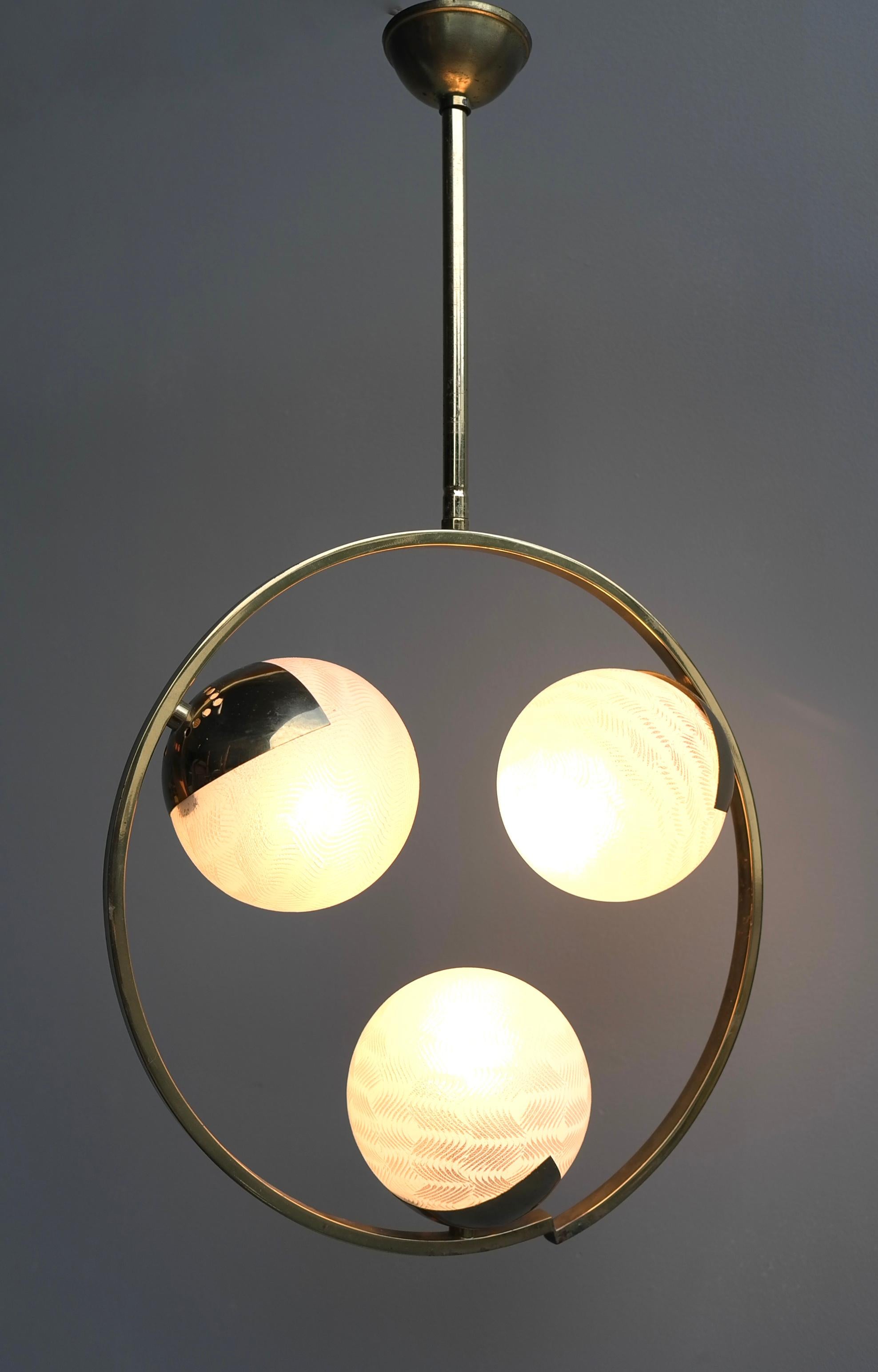 Circle Shaped Opaline Glass and Brass Pendant, Italy, attrib to Stilnovo, 1960s For Sale 4