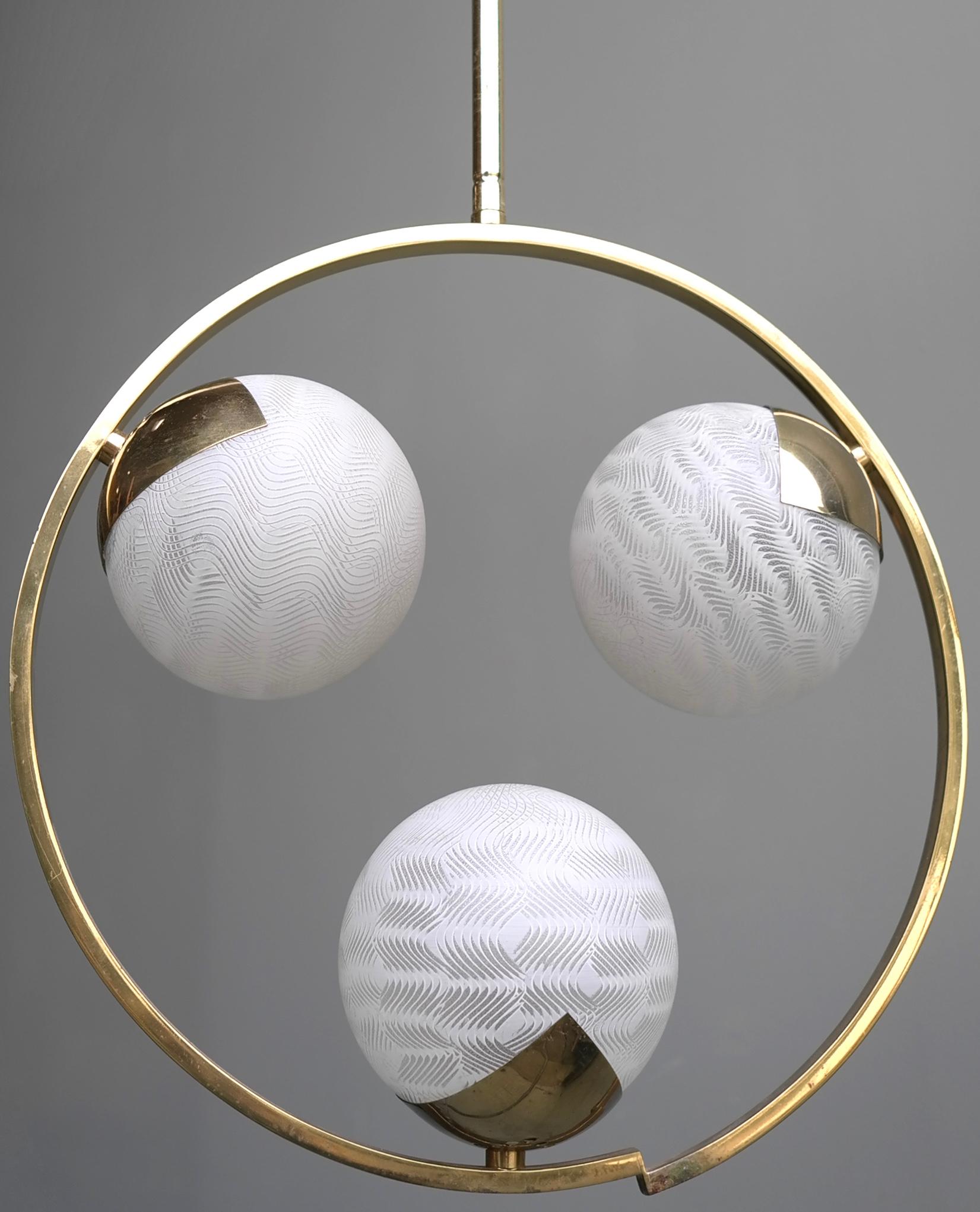 Mid-20th Century Circle Shaped Opaline Glass and Brass Pendant, Italy, attrib to Stilnovo, 1960s For Sale