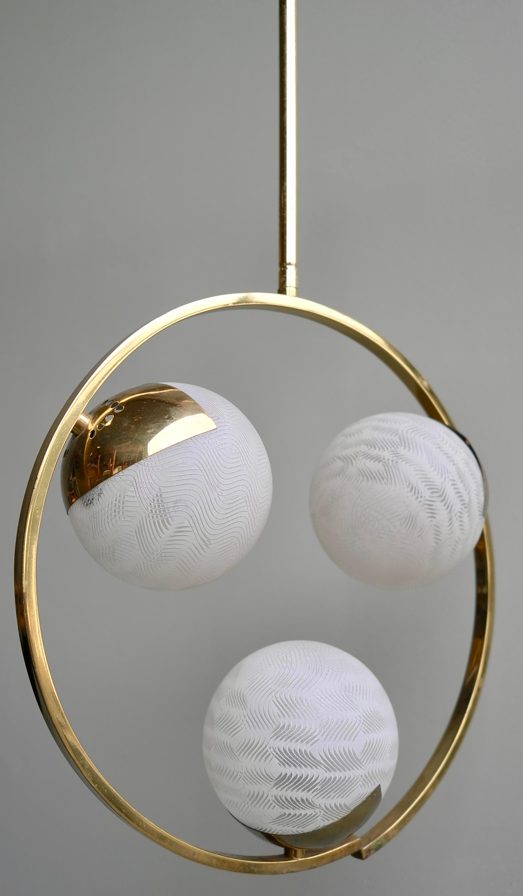 Circle Shaped Opaline Glass and Brass Pendant, Italy, attrib to Stilnovo, 1960s For Sale 2