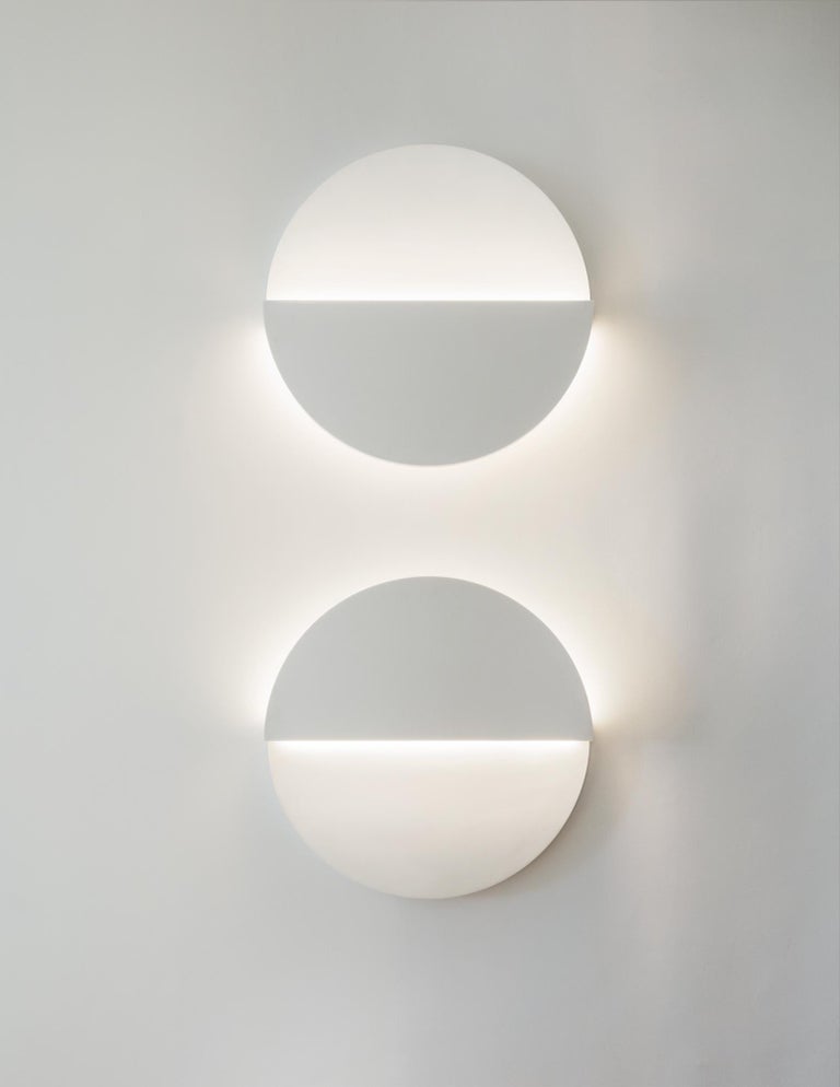 Circle Wall Light and Sculpture in White Corian In New Condition For Sale In New York, NY