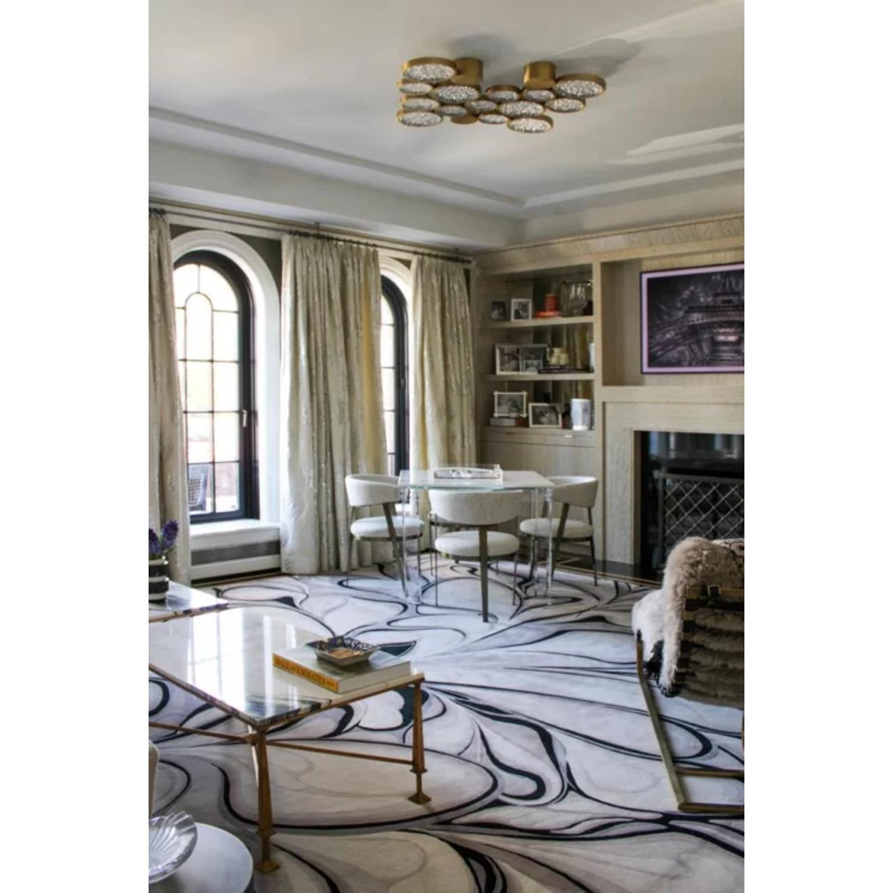 Diseño atemporal para interiores modernos
Eleva la decoración de tu hogar con los Círculos  Araña de techo, una impresionante fusión de diseño moderno y elegancia atemporal. Su intrincada disposición de círculos de cristal y latón crea un equilibrio
