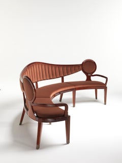 CIRCLE BOW Brown Mahagoni geschwungene Bank mit Sitz und Rückenlehne aus Samt
