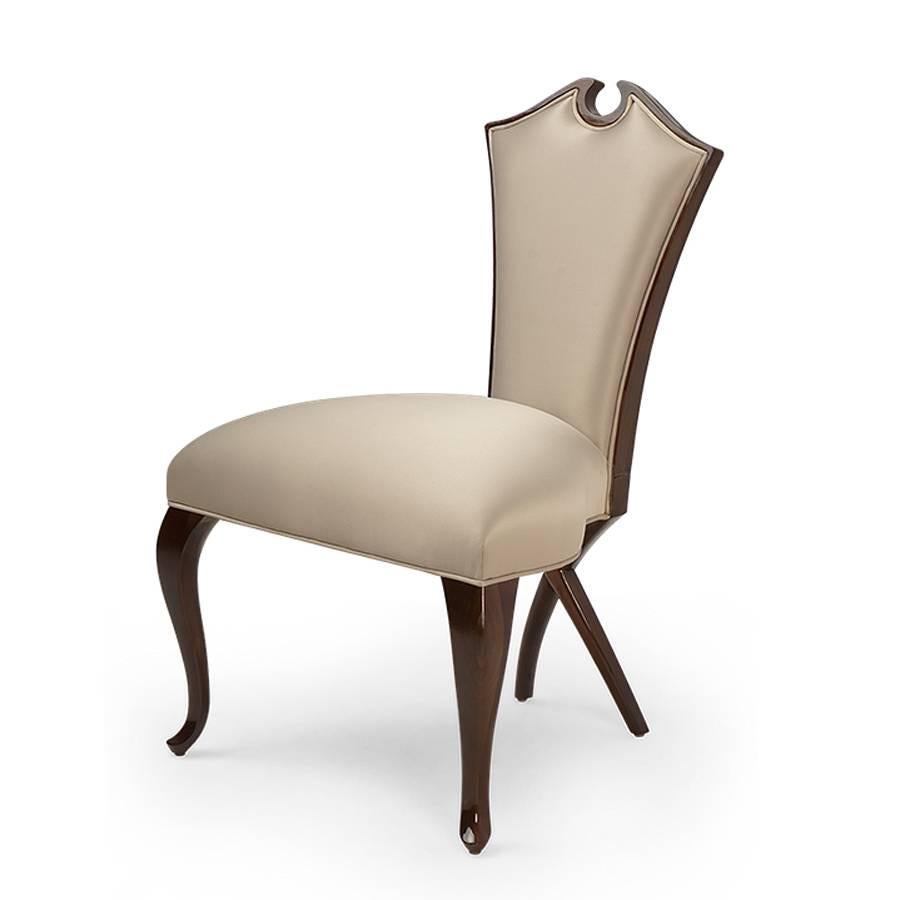 Chair Circled with structure in handcrafted veener 
mahogany wood. With high quality satin cream fabric.
Also available with others fabrics on request.