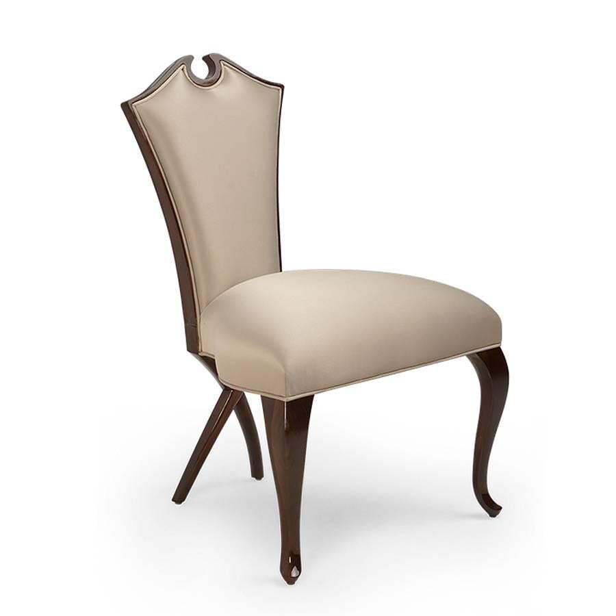 English Circled Chair with Mahogany Structure and High Quality Fabric