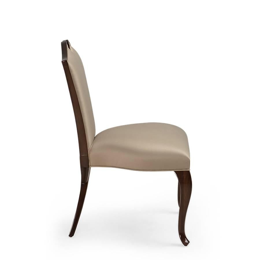 Contemporary Circled Chair with Mahogany Structure and High Quality Fabric
