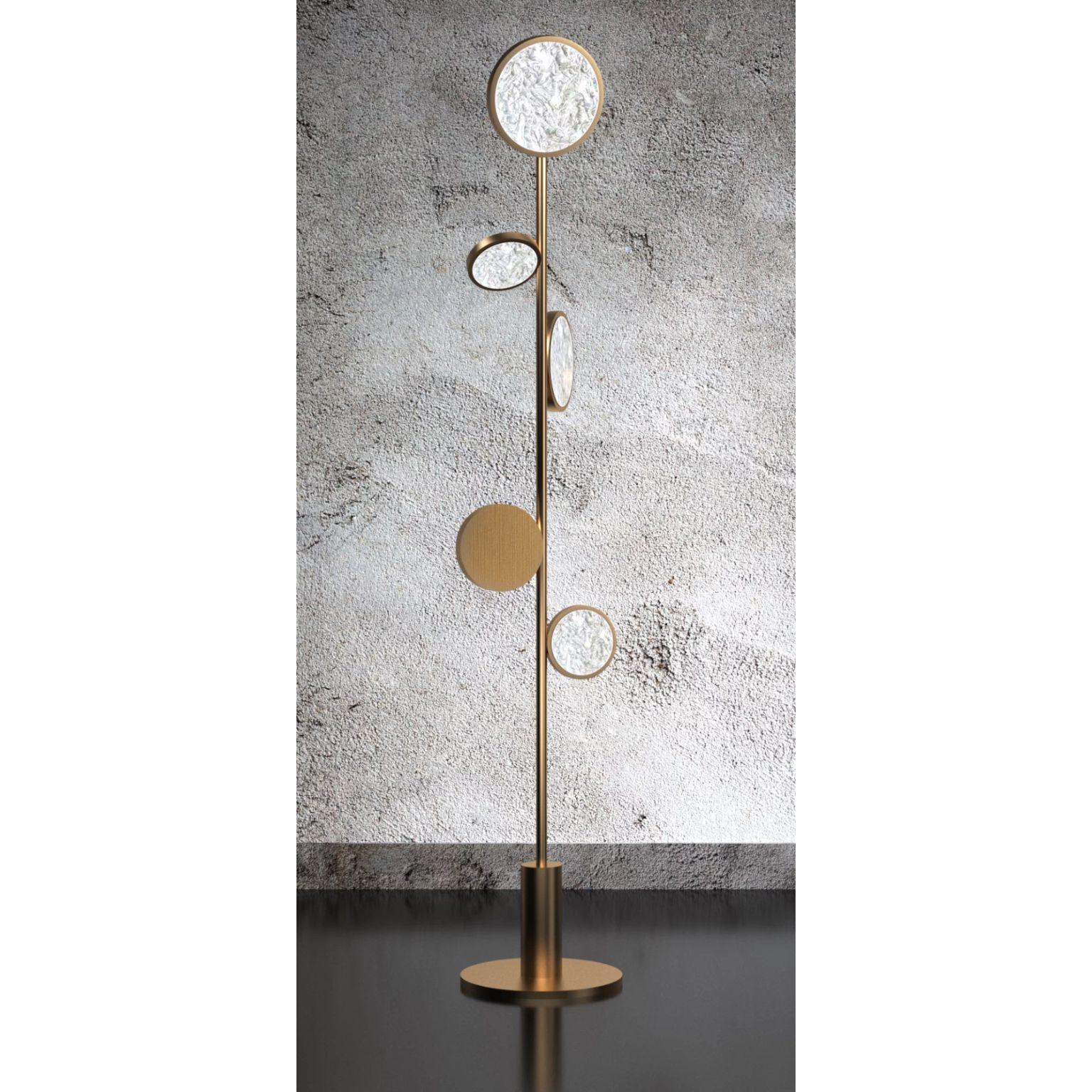 Circles Floor Lamp by Dainte
Dimensions: Ø 40 x H 62.51 cm.
Materials: Glass and brass. 

Introducing the stunning Floor Lamp made with brass circles. Designed with elegance in mind, this lamp adds a touch of sophistication to any room. The