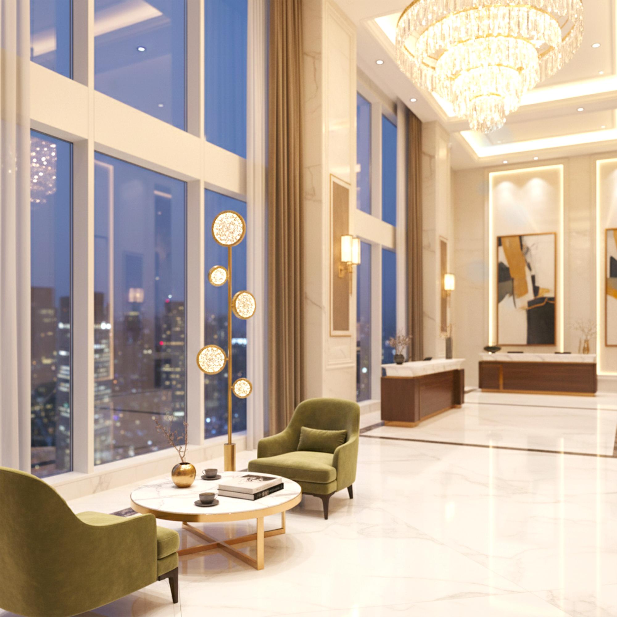 Circles Stehleuchte - Luxuriöses Messing- und Glasdesign für eine moderne Ästhetik (21. Jahrhundert und zeitgenössisch) im Angebot