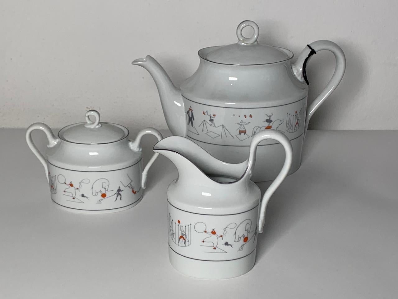 Circo model tea set designed by Gio Ponti for Richard Ginori in 1960-1970. Project carried out by the Lazzaroni confectionery company. Signed.
6 tea cups
1 sugar bowl
1 milk jug 12 cm W x H 12 cm x D 7 cm
Teapot 26 cm W x H 20 cm x D 13 cm.
 