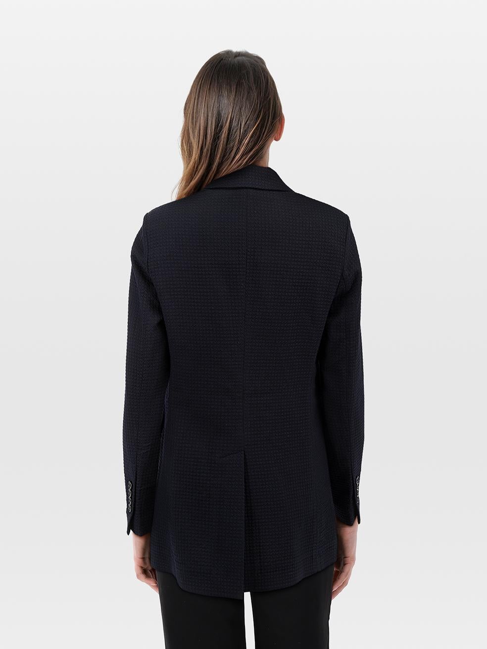 La CONDIZIONE è Nuova con etichette. Il blazer non presenta alcun segno di usura visibile su questo nuovo articolo di rivendita firmato Circolo 1901.
 
 Dettagli
 
 
 Marina Militare
 
 Lana
 
 Blazer
 
 Petto singolo
 
 Maniche lunghe
 
 Chiusura