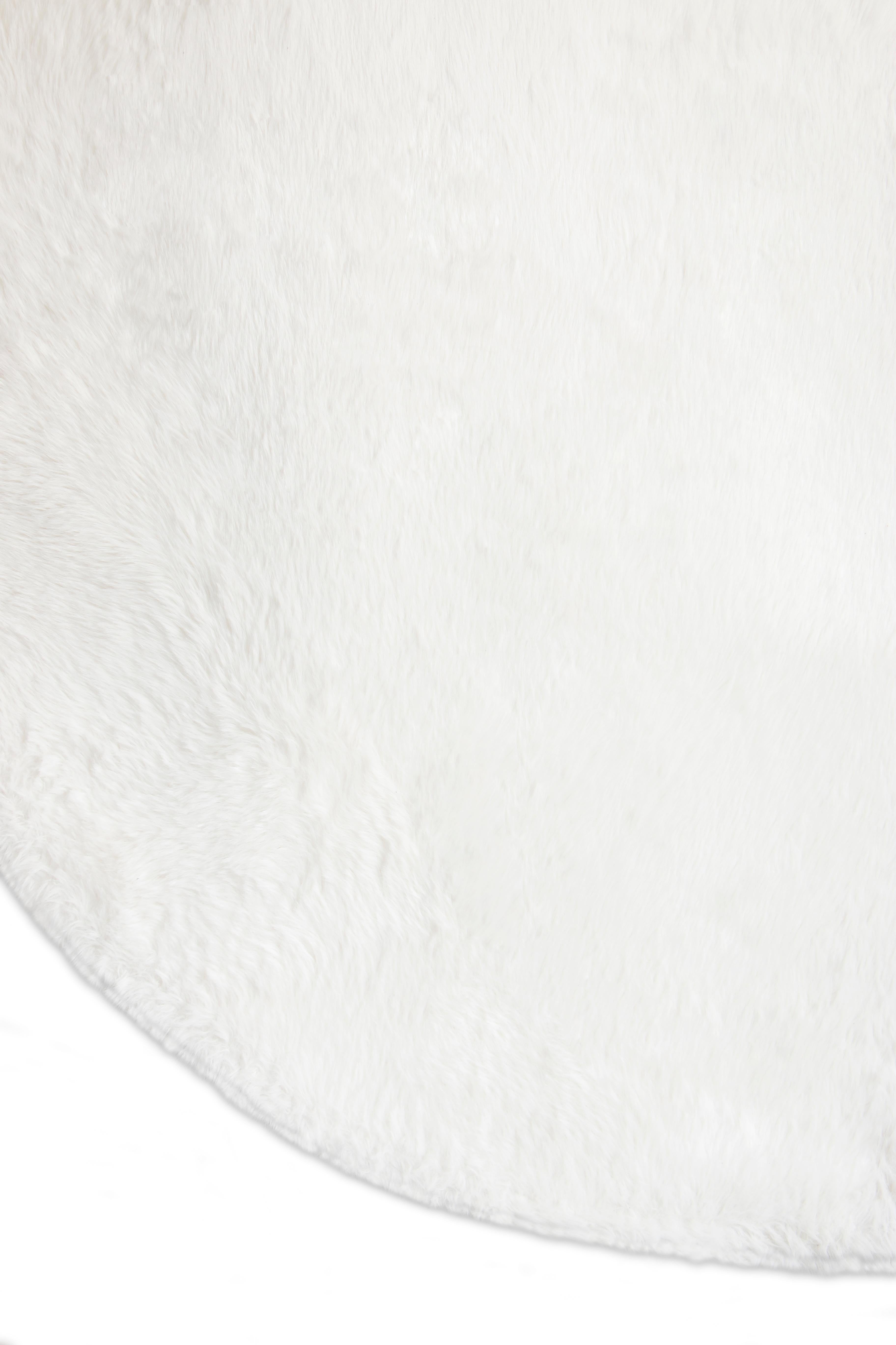 Cloud Kids Rug in White Faux Sheep Wool by Circu Magical Furniture

Give your kid's bedroom design a warm and comfortable feeling with CIRCU’s Cloud Rug. Every little boy or girl dreams about their wonderland and this modern rug is the ultimate