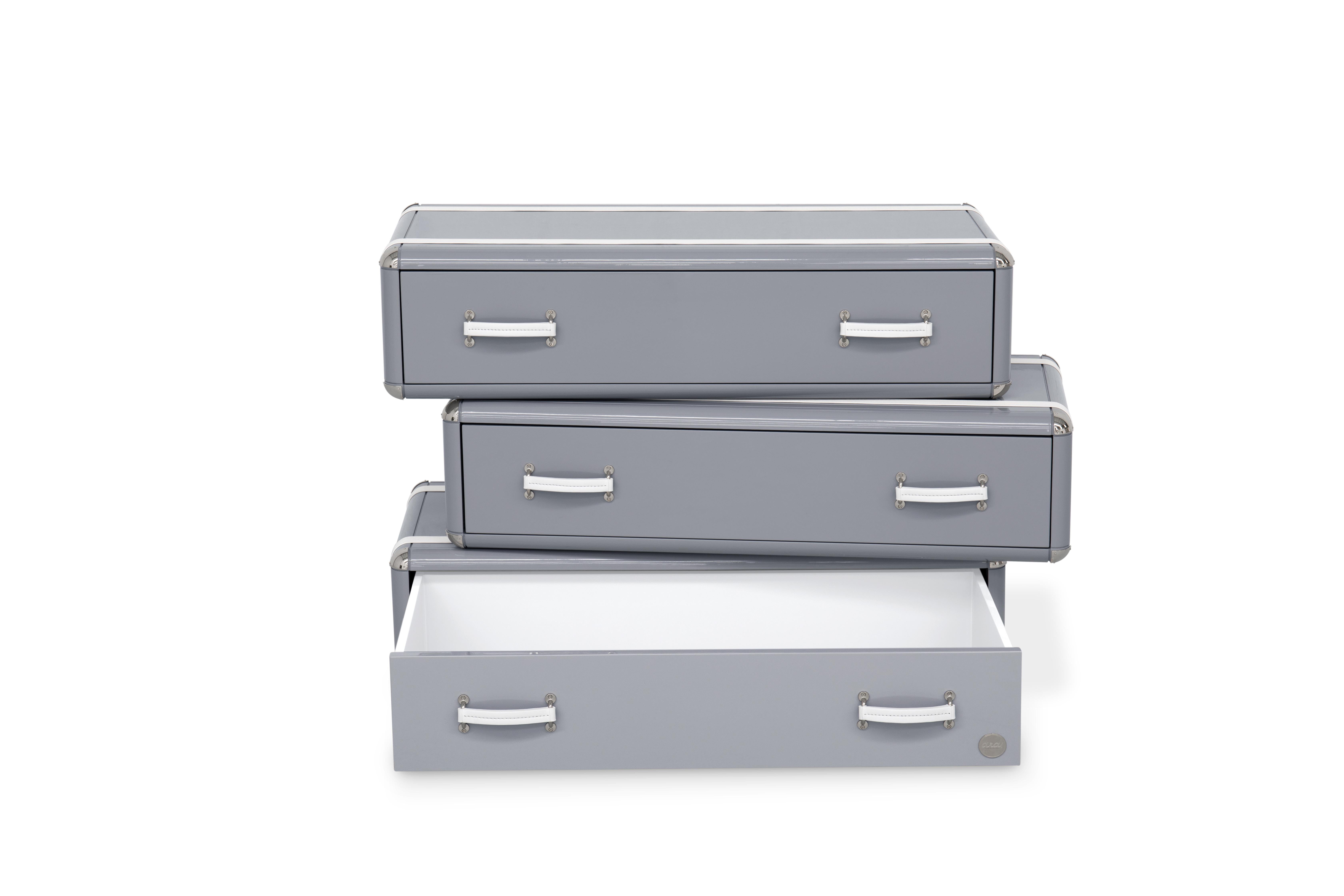 Sky Three-Drawers Kids Chest in Gray Lacquered Finish by Circu Magical Furniture In New Condition For Sale In New York, NY