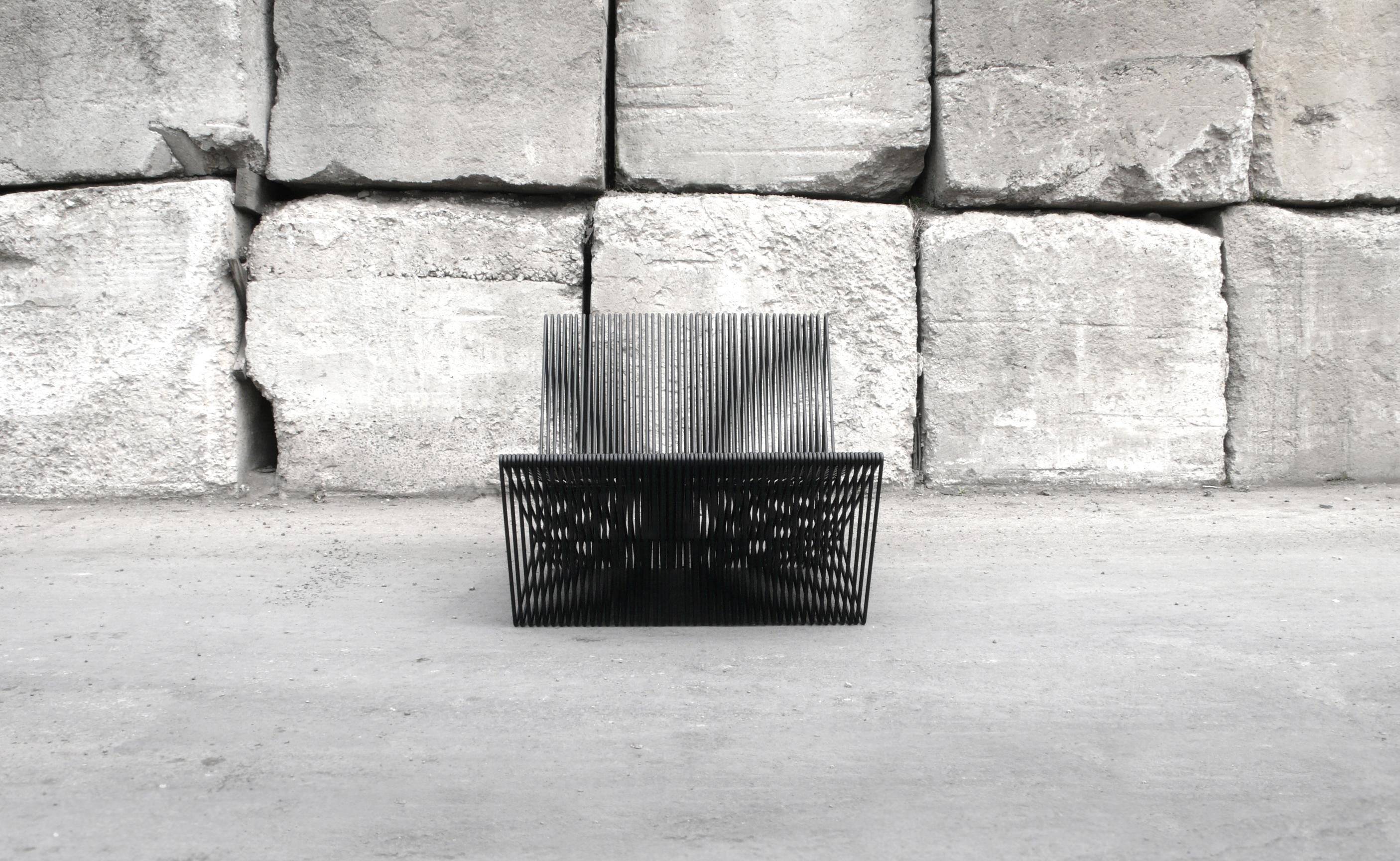CIRCUIT – zeitgenössischer minimalistischer, geometrischer Stahlstab-Loungesessel von TJOKEEFE (amerikanisch) im Angebot