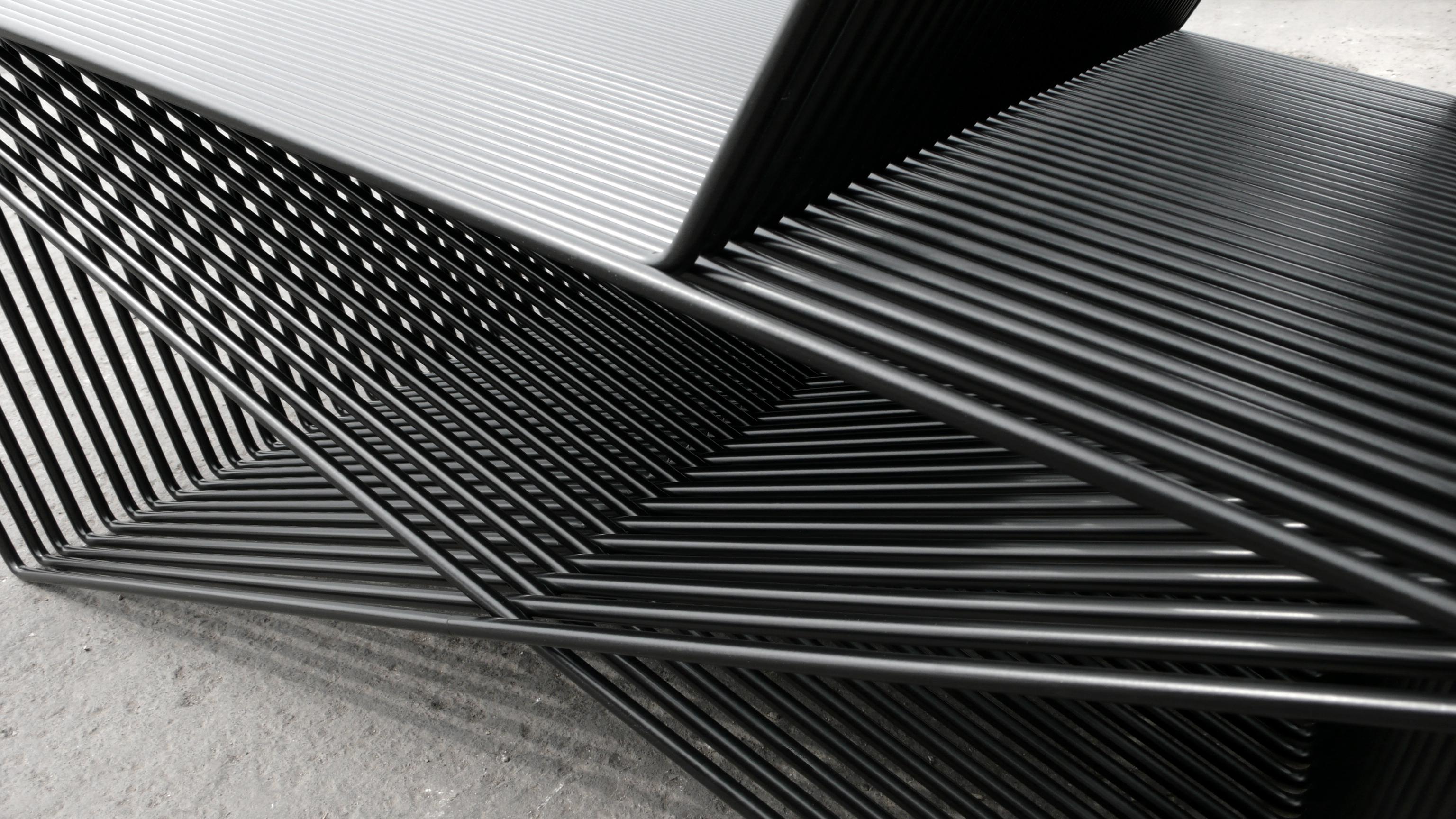 CIRCUIT – zeitgenössischer minimalistischer, geometrischer Stahlstab-Loungesessel von TJOKEEFE (Metallarbeit) im Angebot